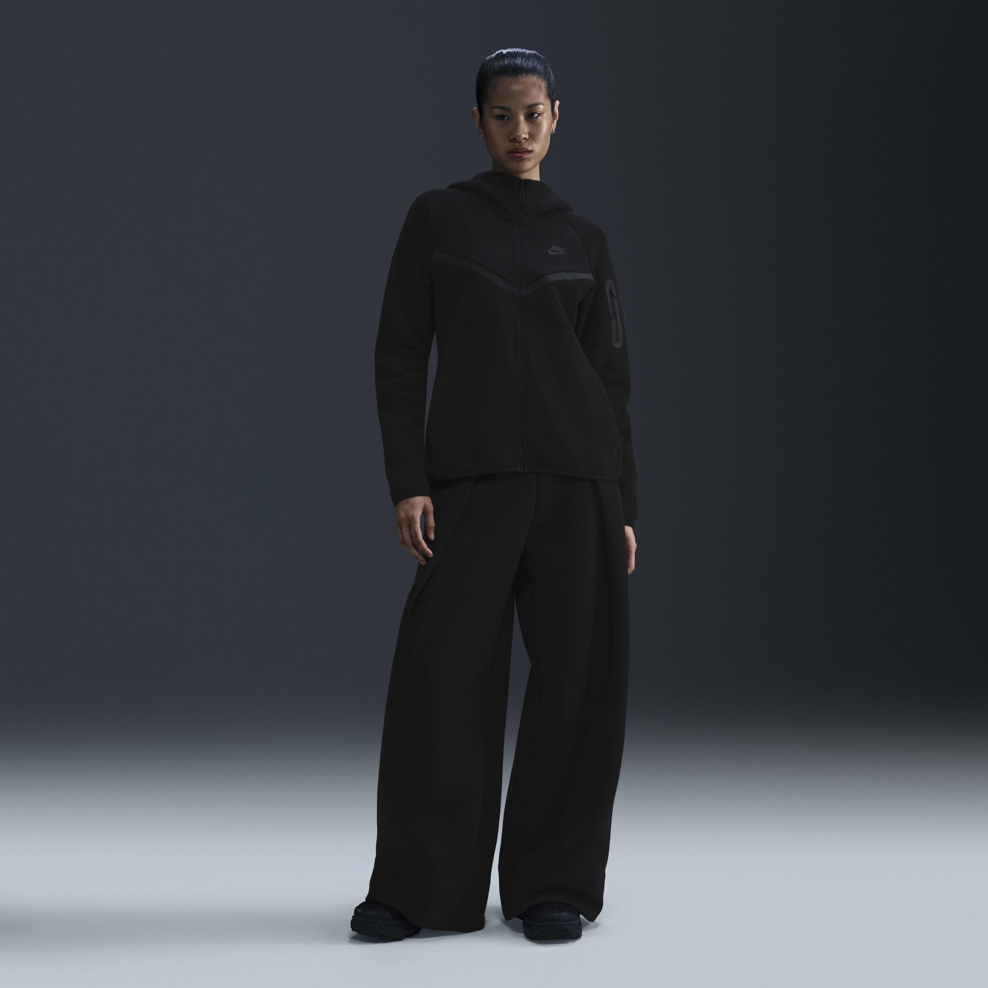 نايكي سبورتسوير تك فليس ويندرانر image number 3