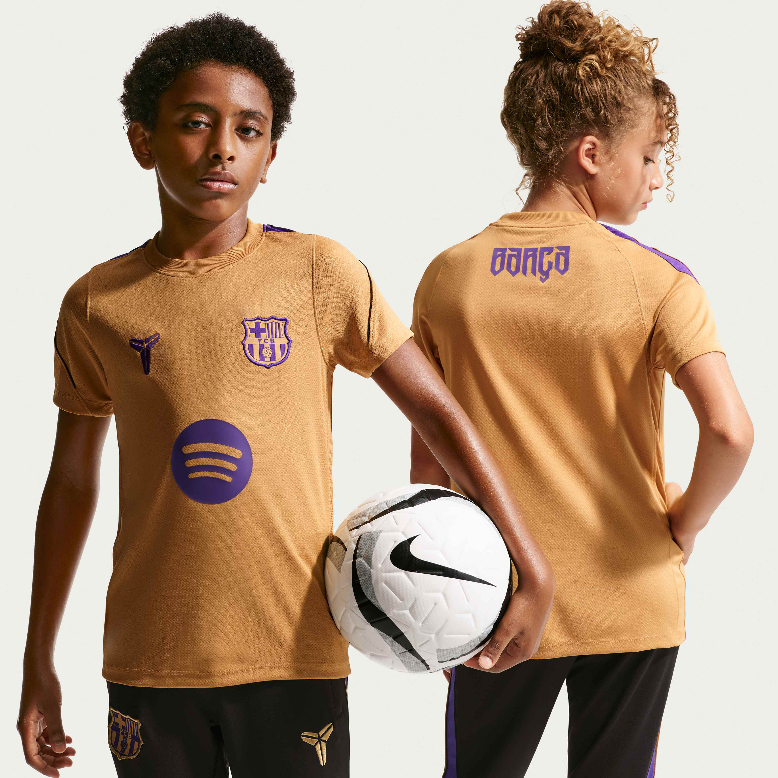 برشلونة سترايك الاحتياطي image number 0