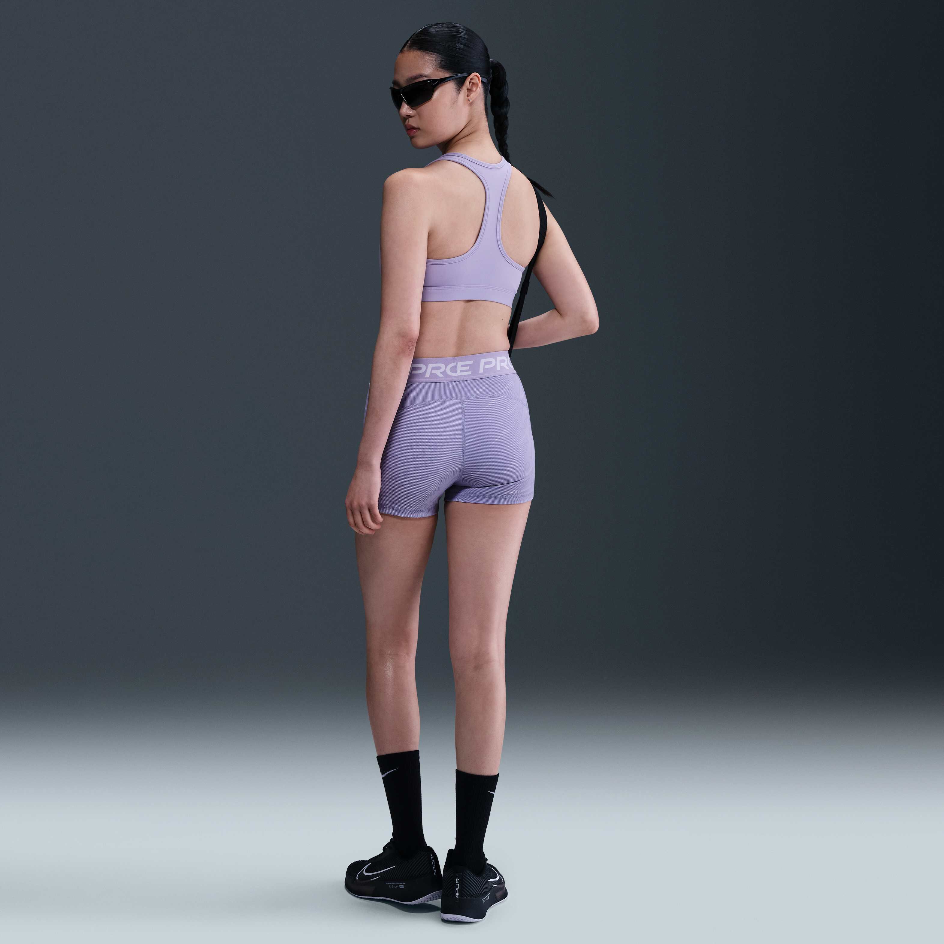 Nike Pro image number 3