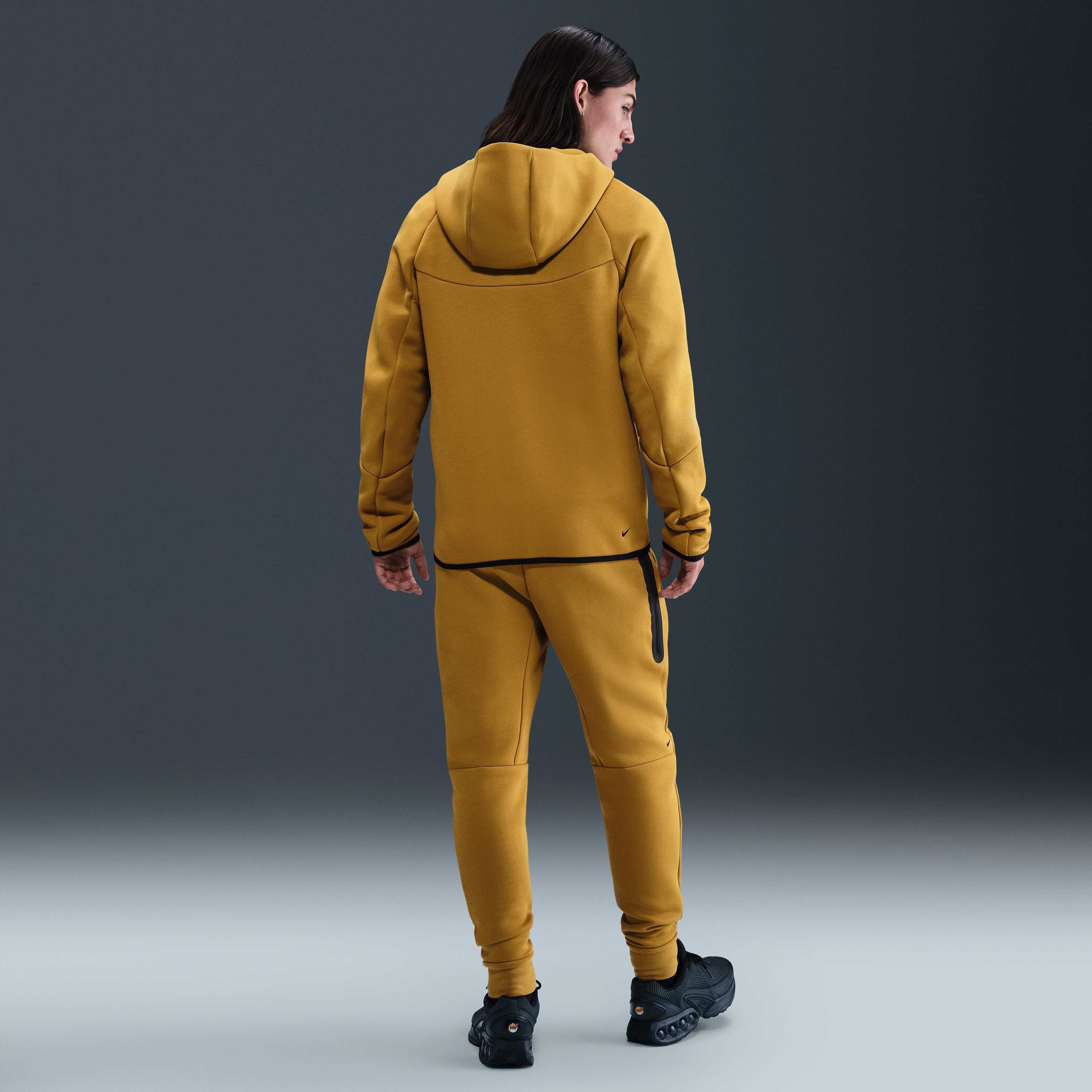 نايكي تك image number 4