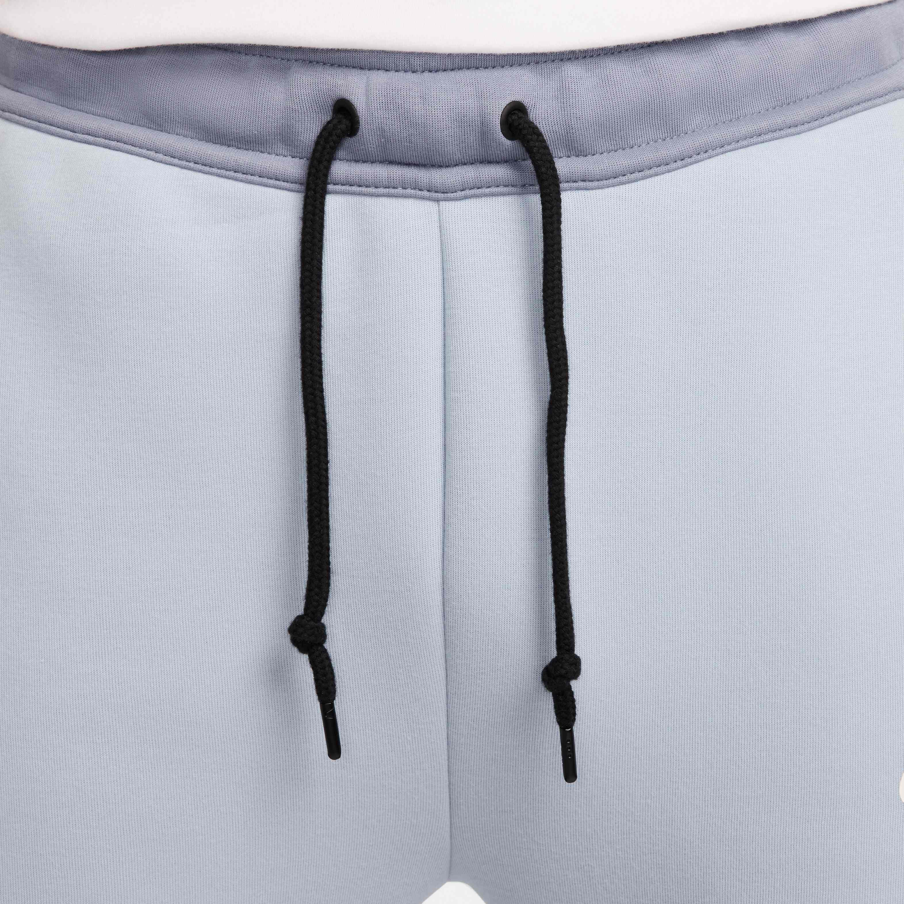 Nike Sportswear Tech Fleece image number 2