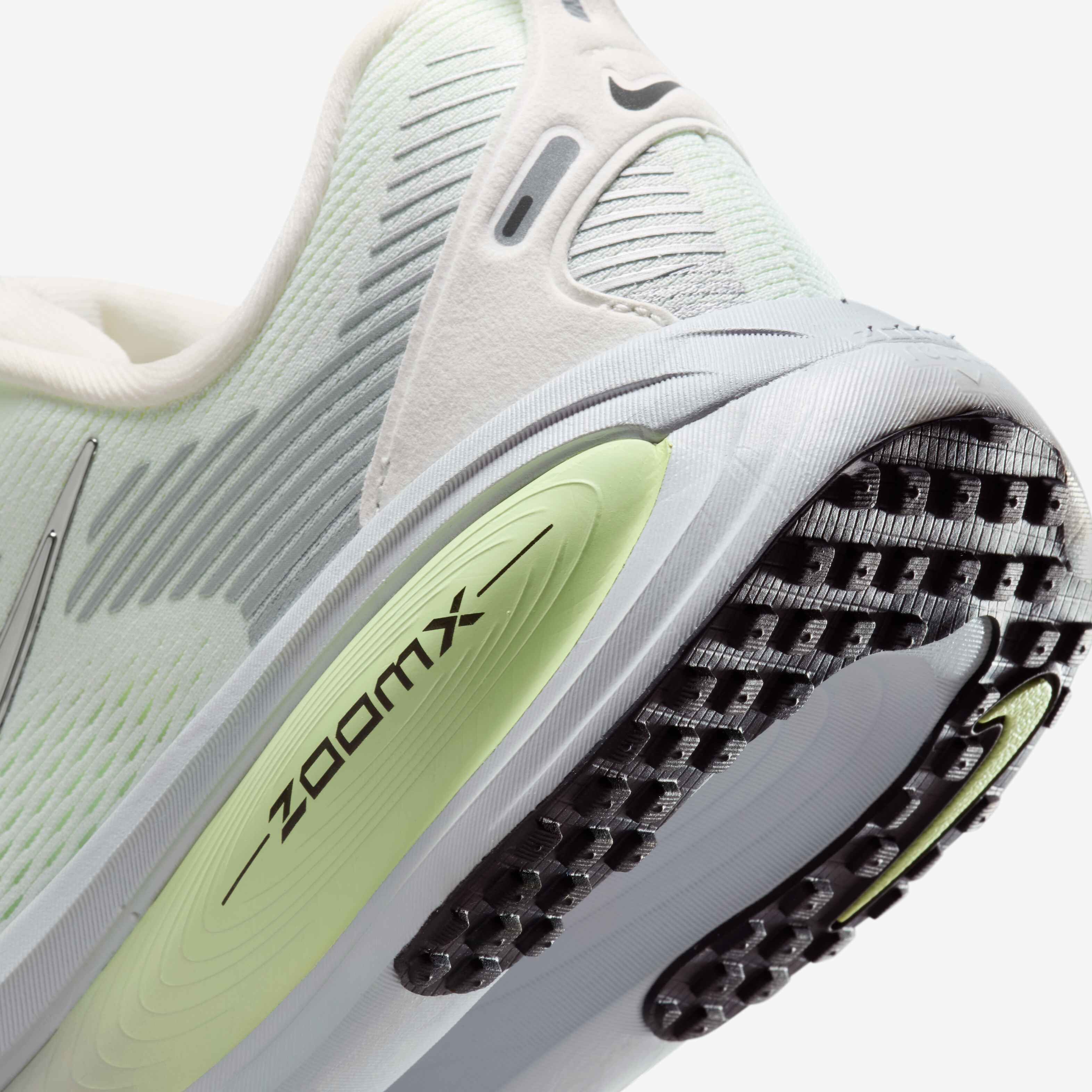 Nike Vomero 18 image number 7