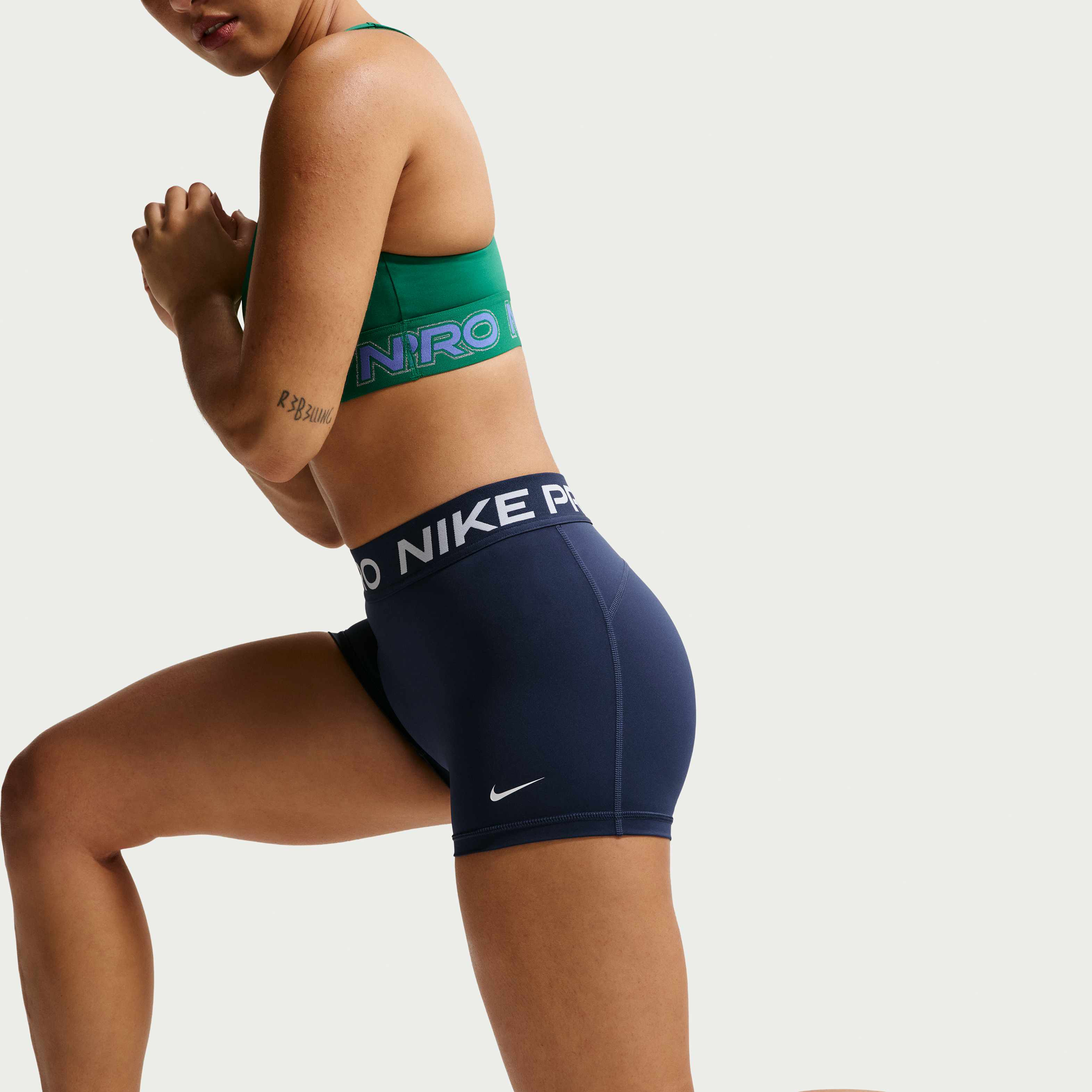 Nike Pro image number 3
