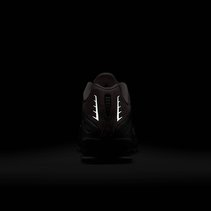 نايكي شوكس R4 image number 9 نايكي شوكس R4 image number 9