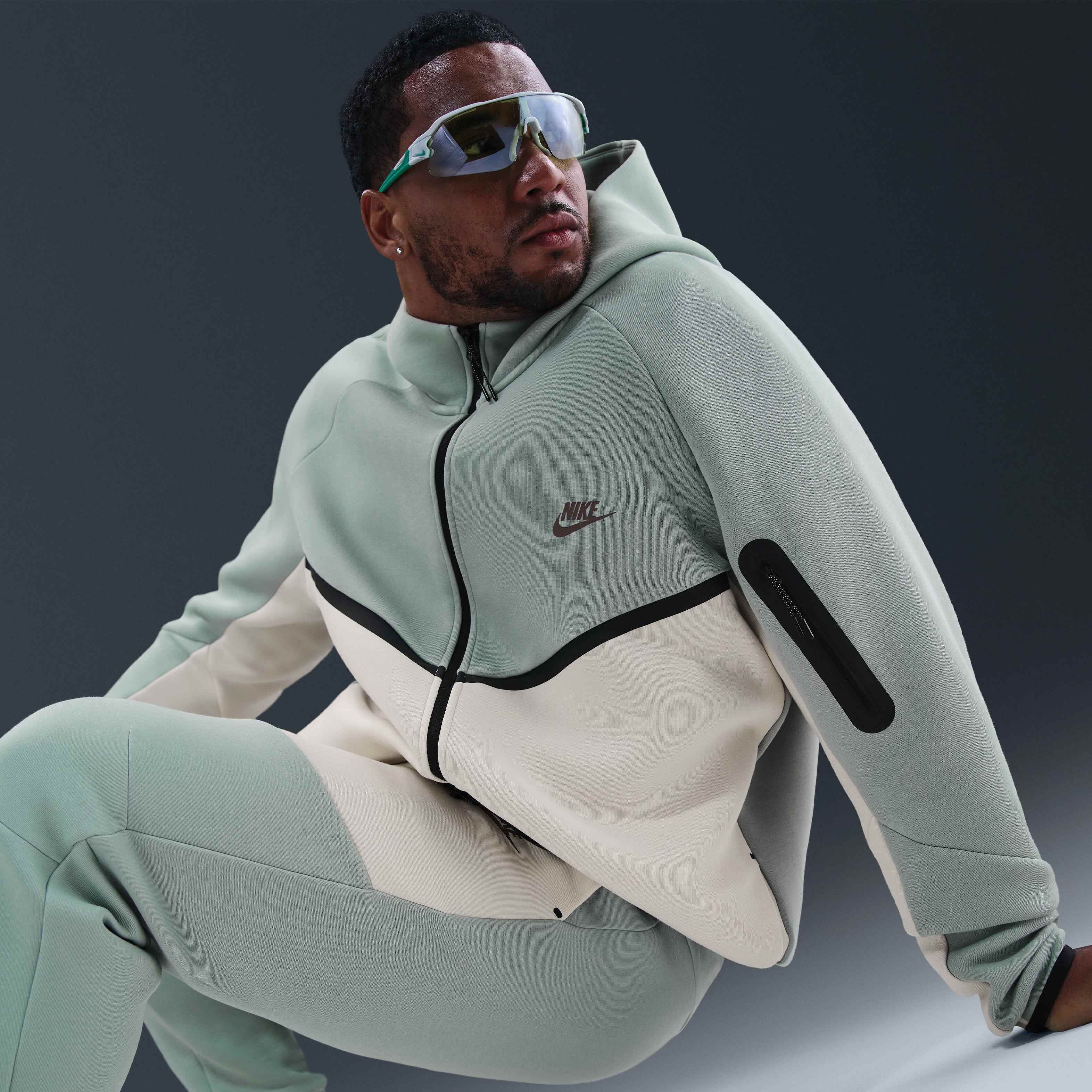 Nike Tech image number 7