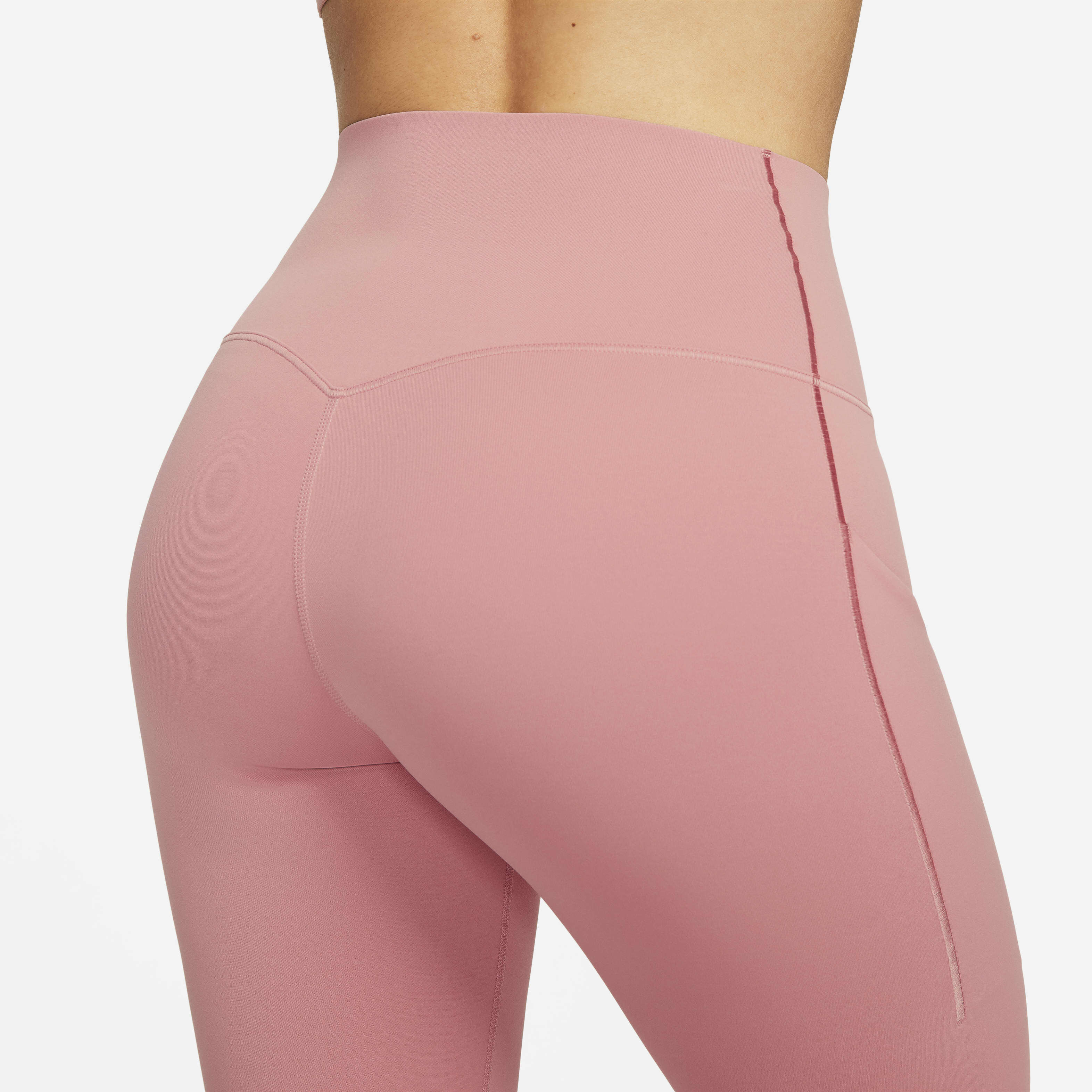 نايكي يونيفيرسا image number 5