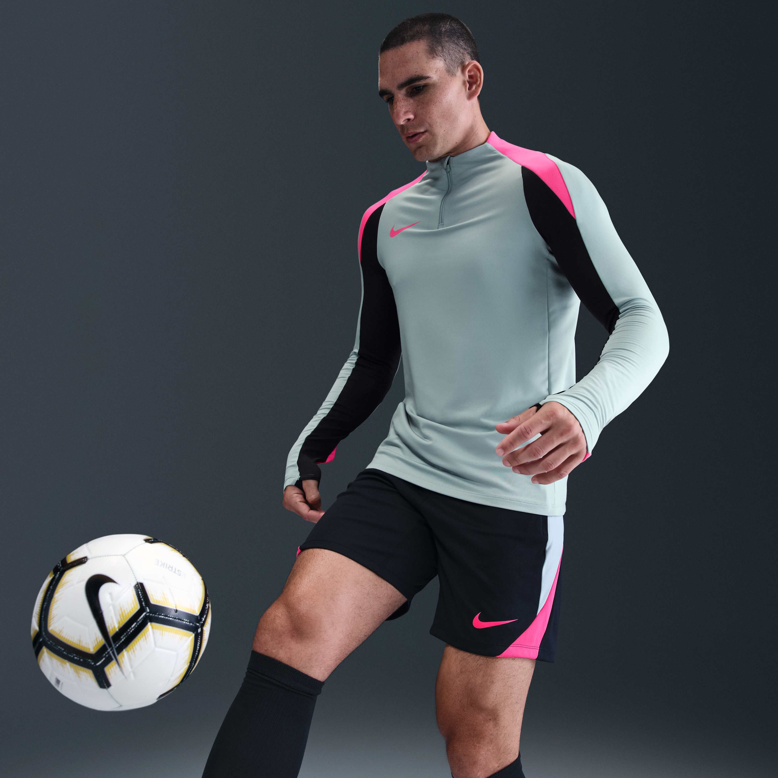 Nike Strike image number 2