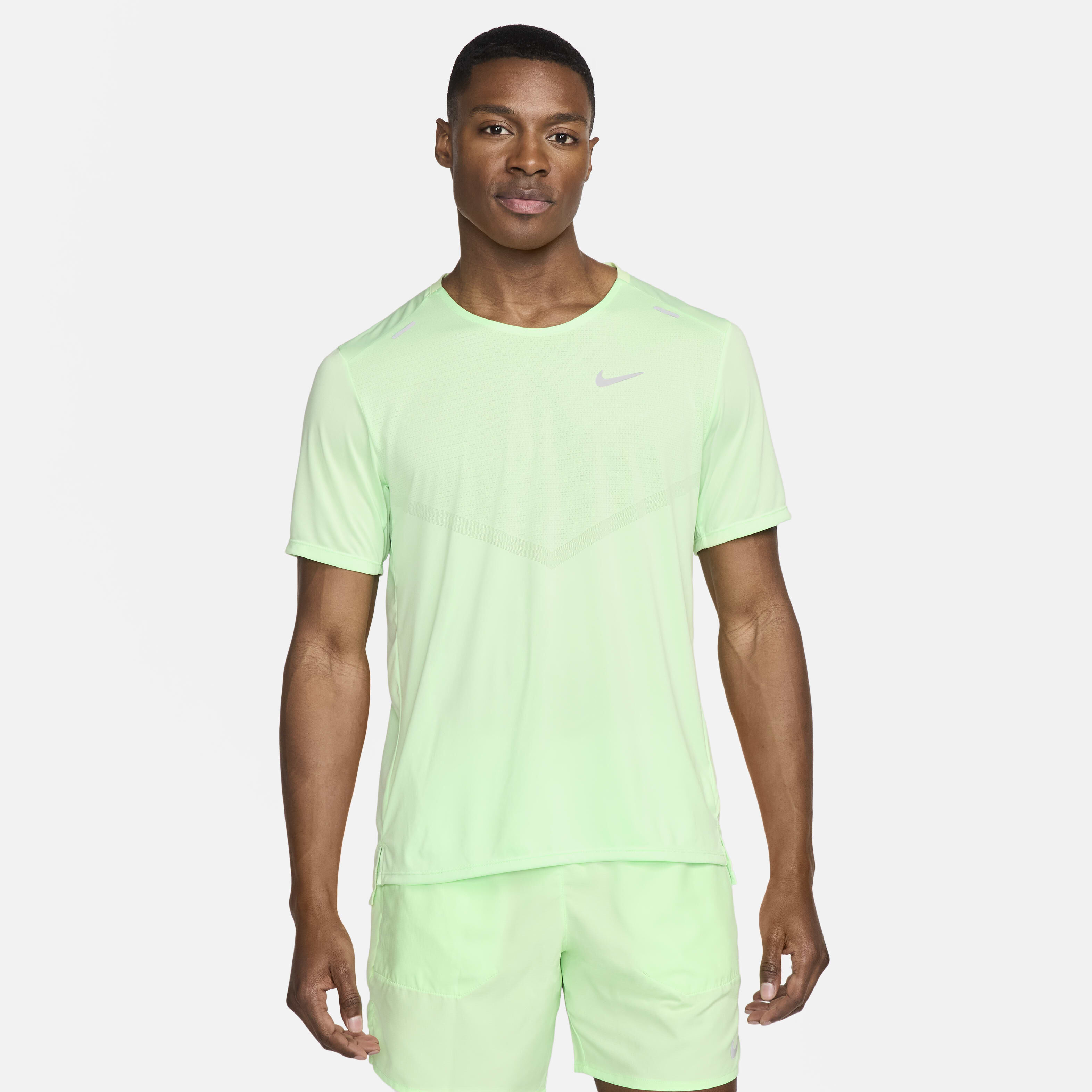 Buy Nike Rise 365 Men's Dri-FIT Short-Sleeve Running Top - Vapour Green |  Nike UAE Official