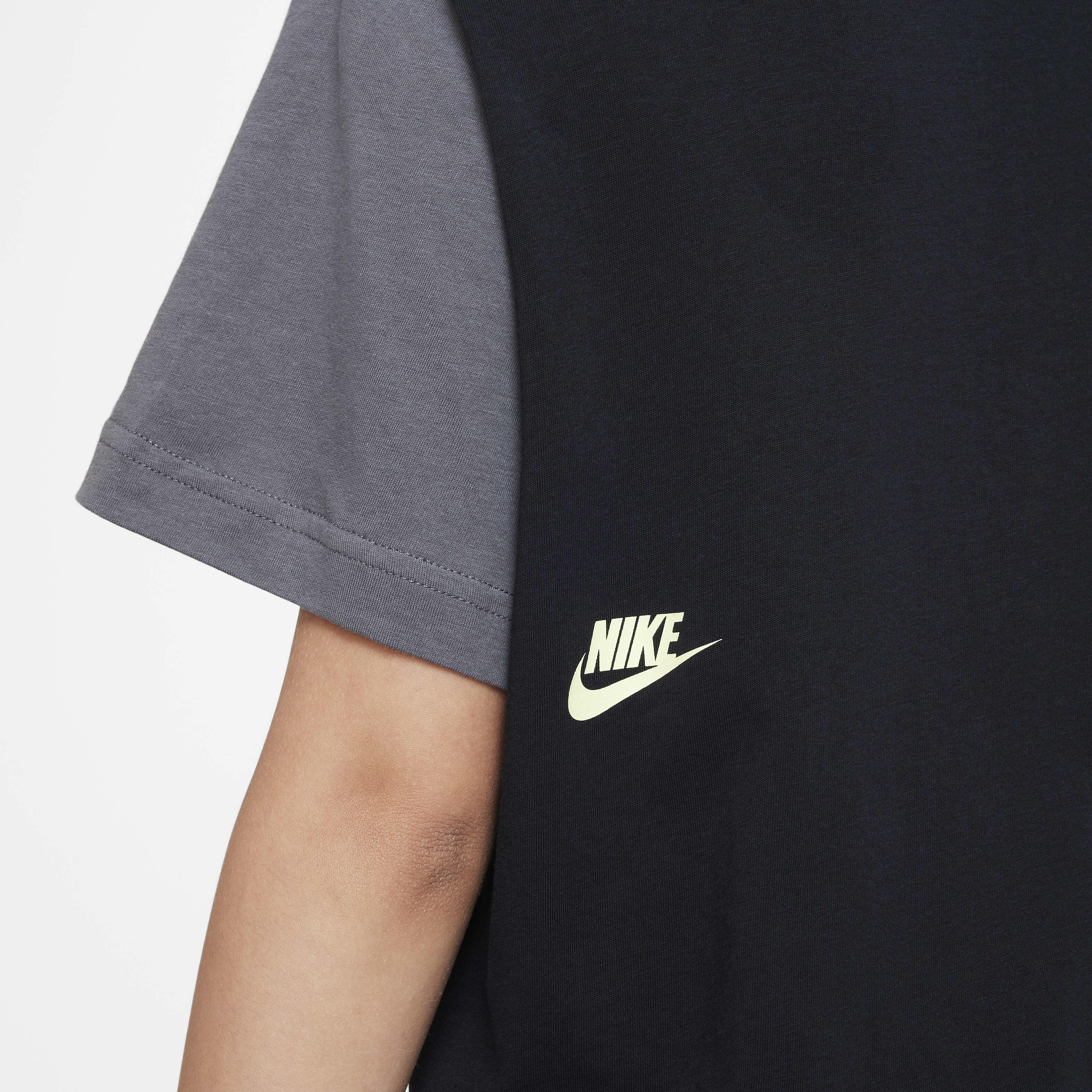 Nike Sportswear Essential image number 3