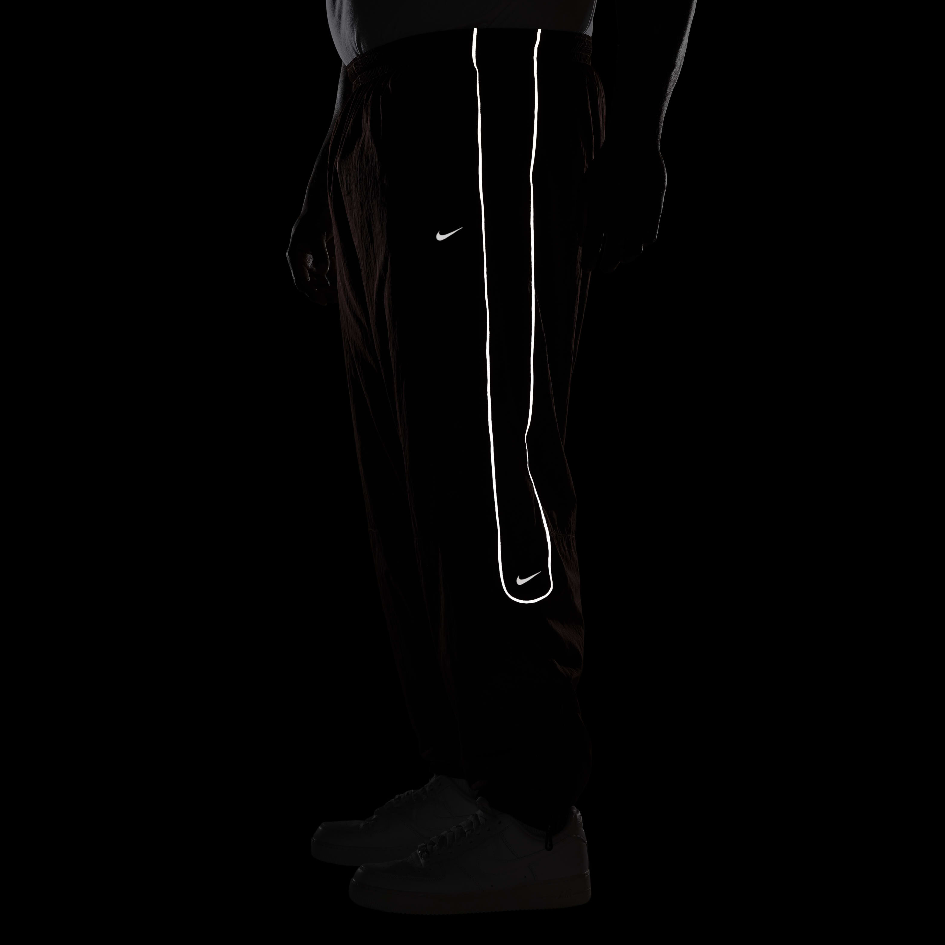 Nike Solo Swoosh image number 16