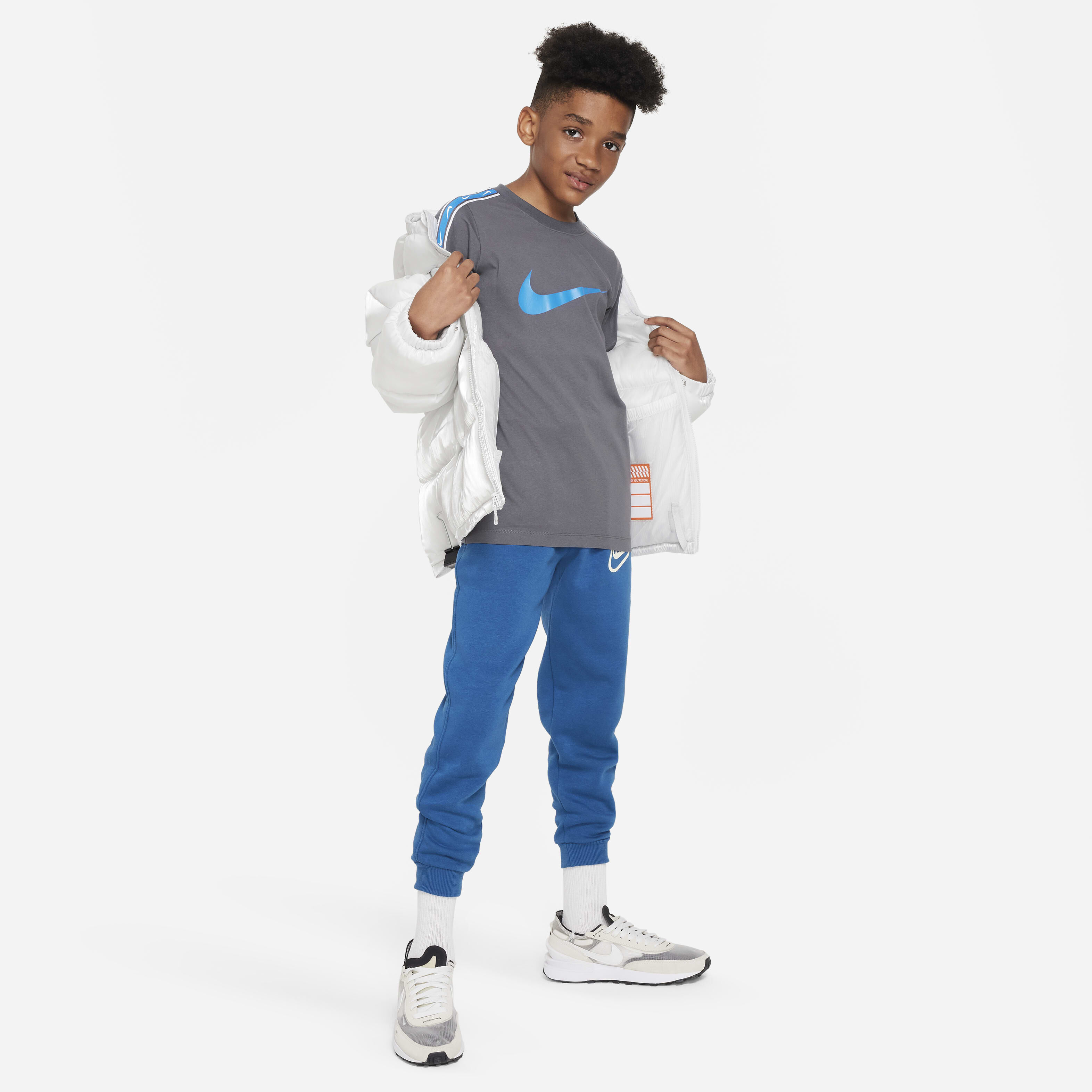 Nike Sportswear Repeat image number 3