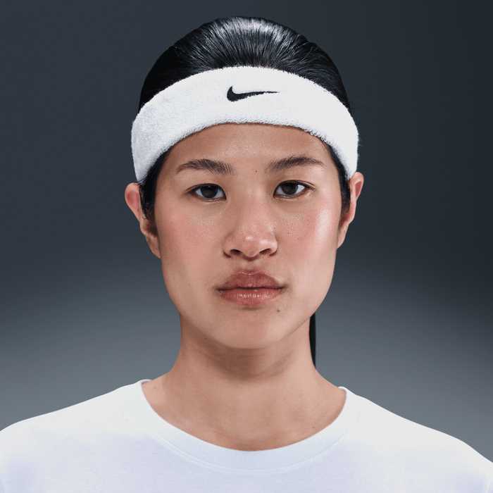 Nike Swoosh Classic image number 1 Nike Swoosh Classic image number 1