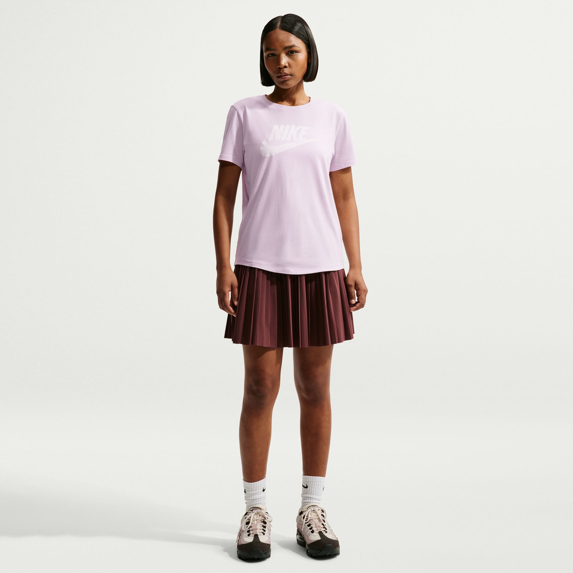 Nike Sportswear Essentials image number 0