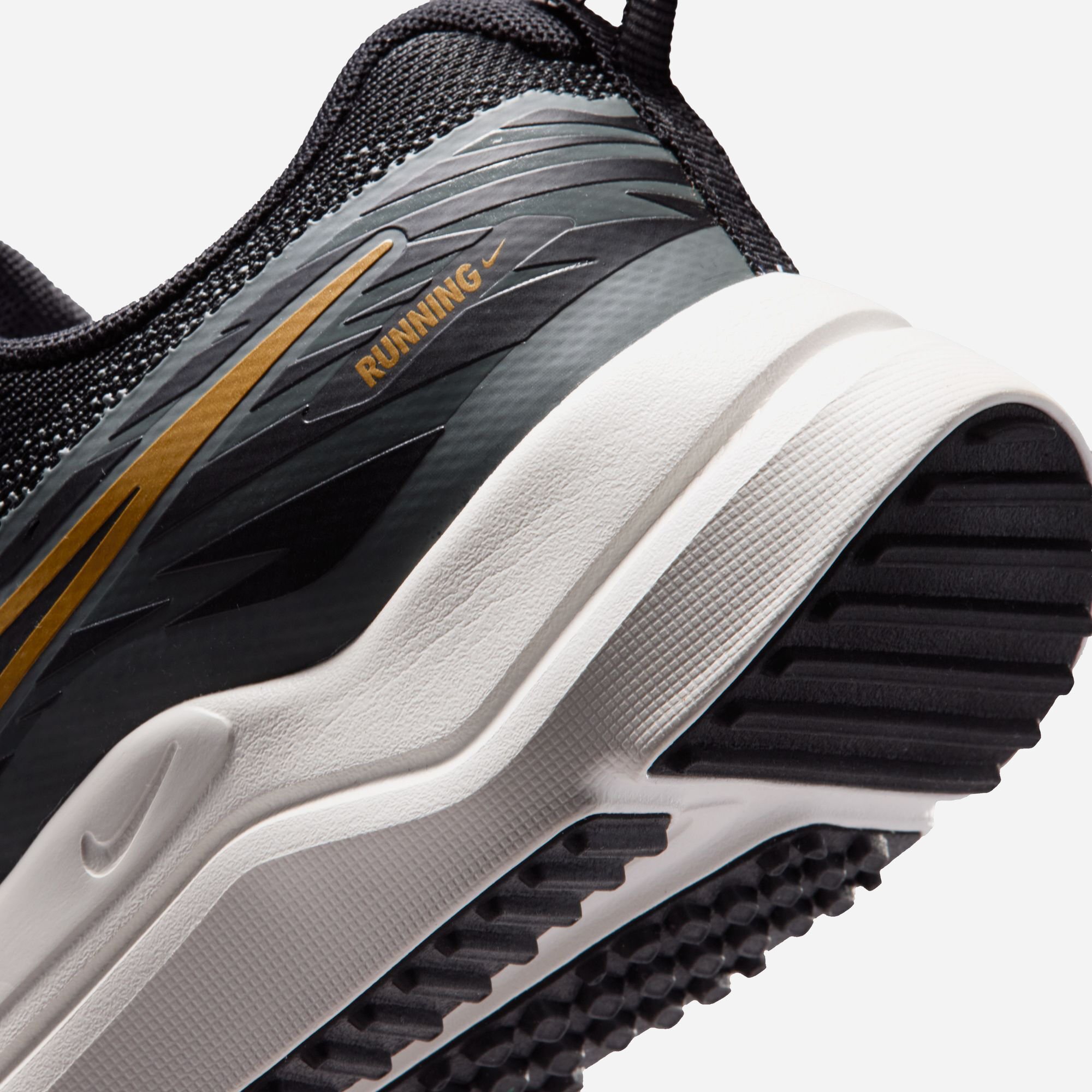 Nike Cosmic Runner image number 10