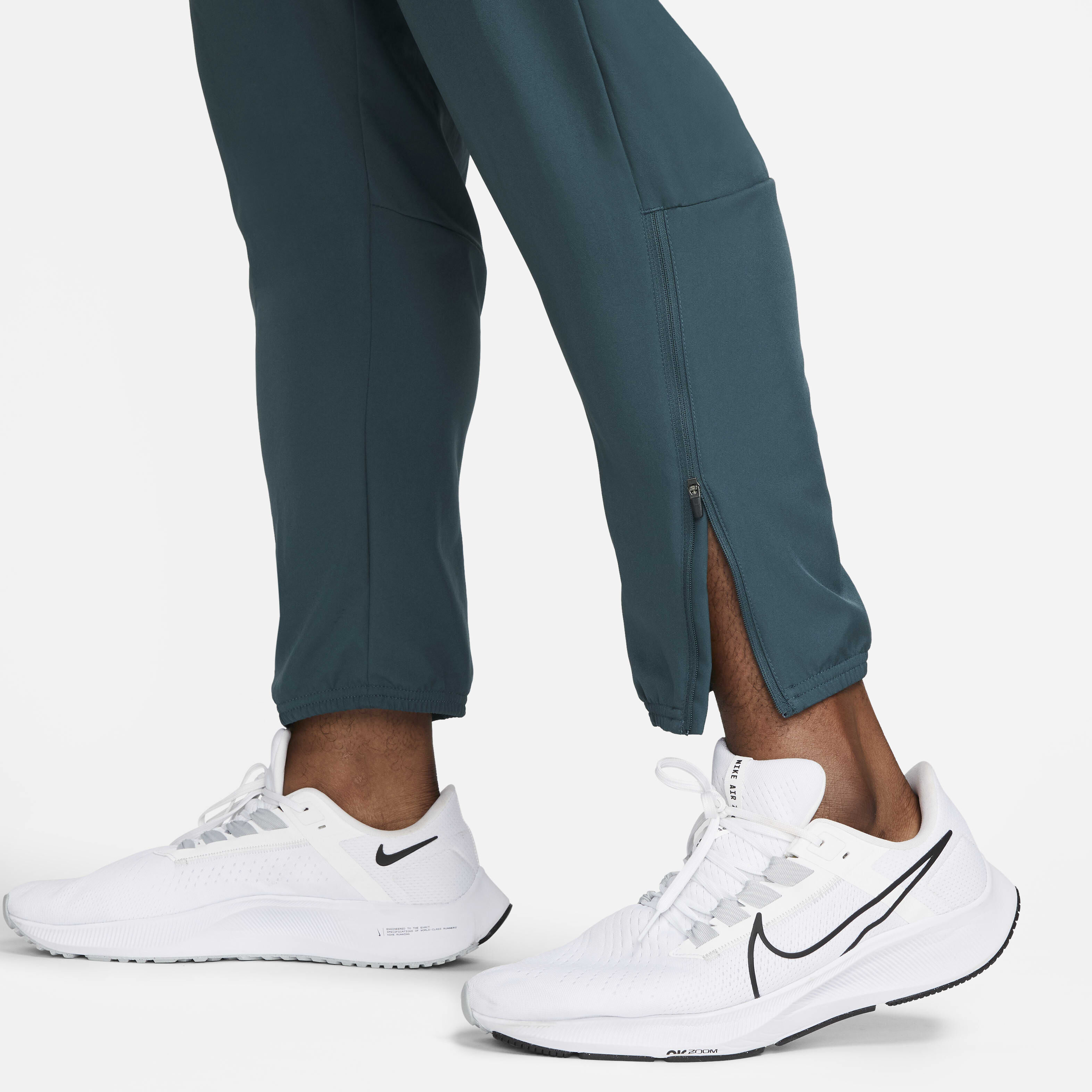 Nike Dri-FIT Challenger image number 12