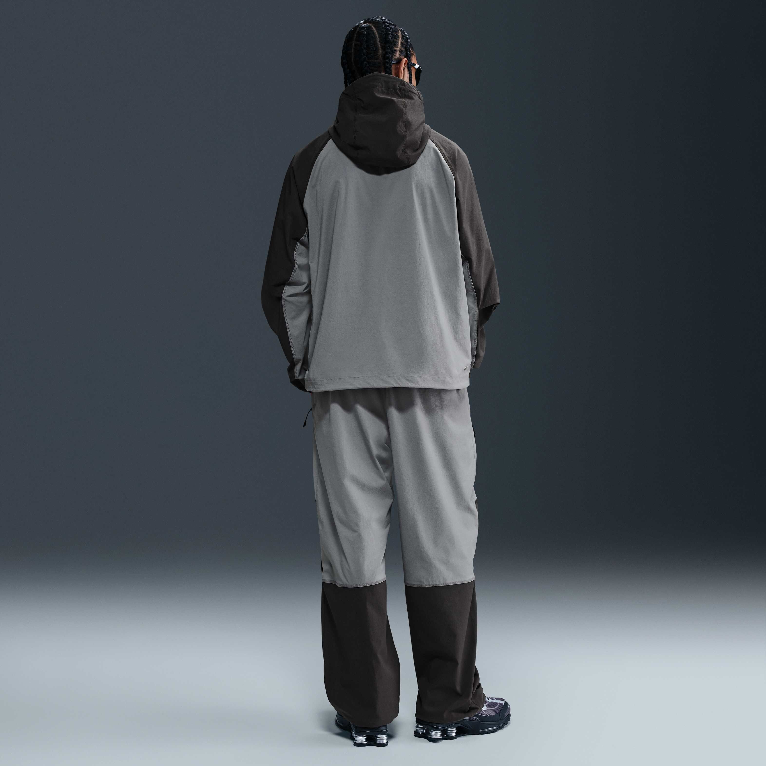 نايكي تك ويندرانر image number 4