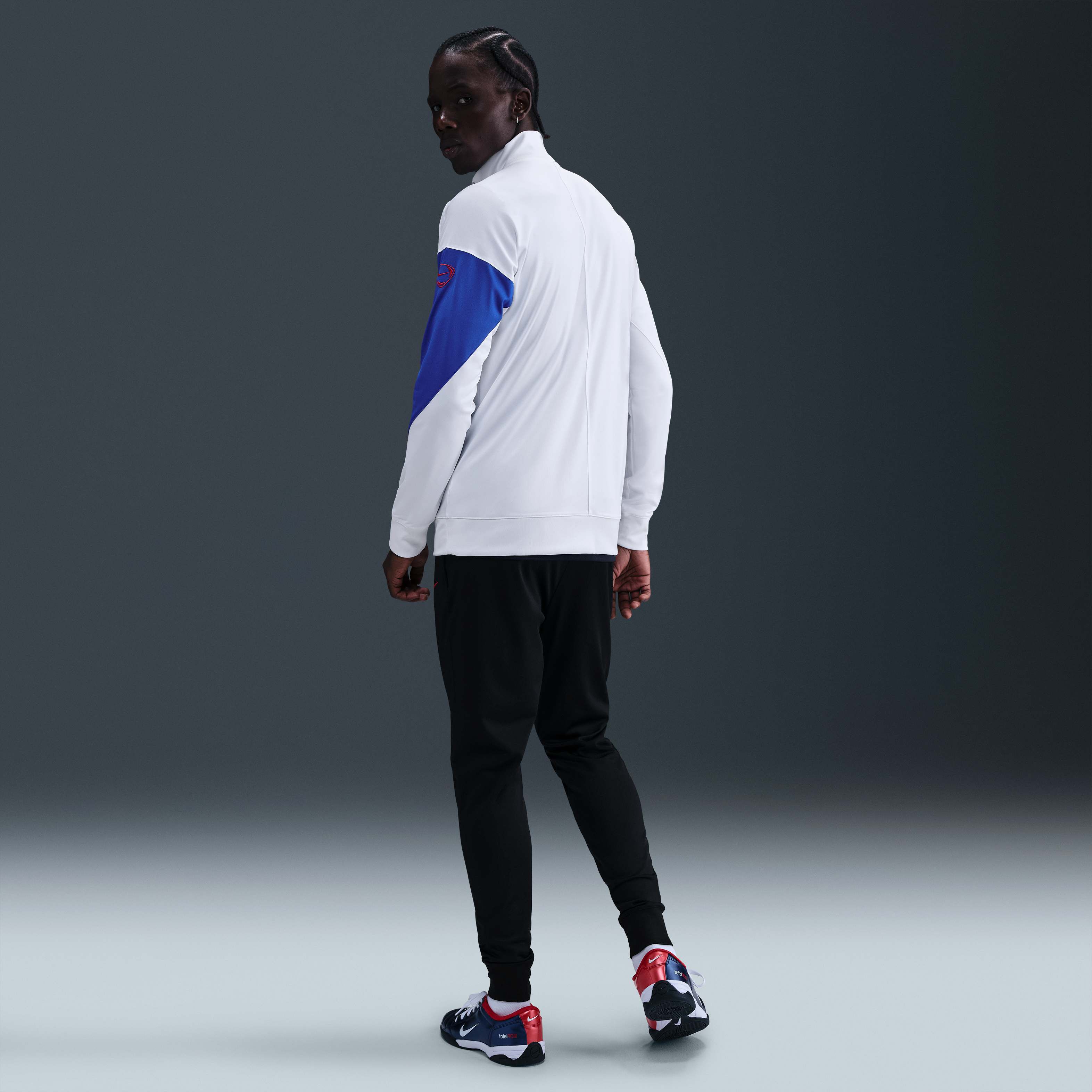 Paris Saint-Germain Strike Third image number 4