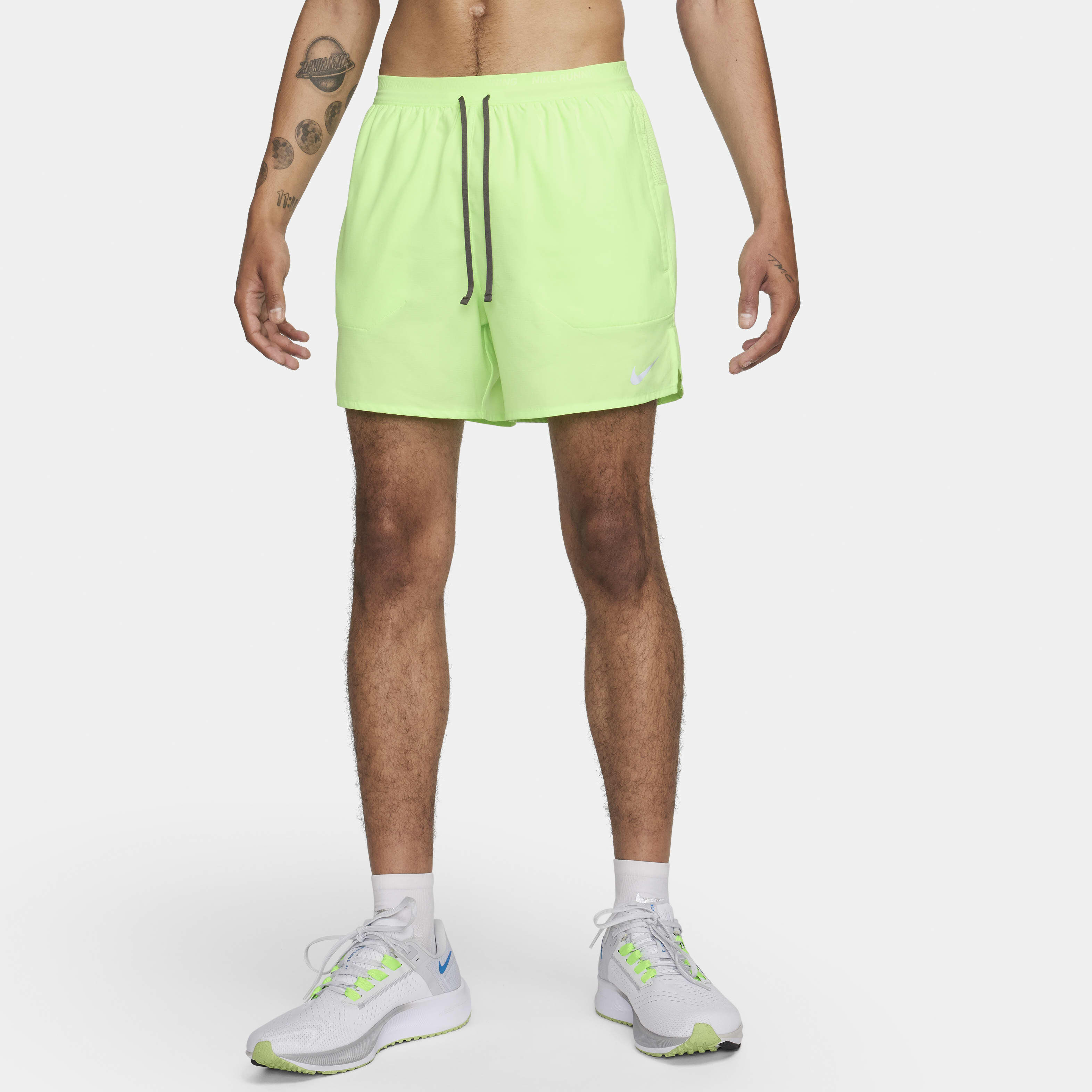 Nike Stride image number 0