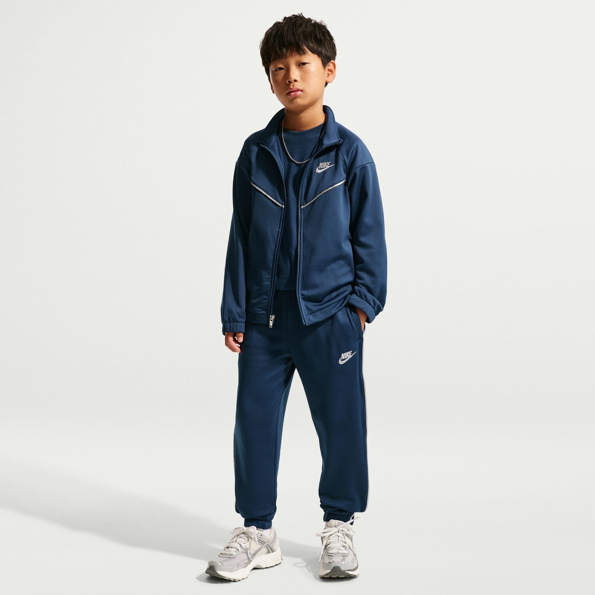 Nike image number 2