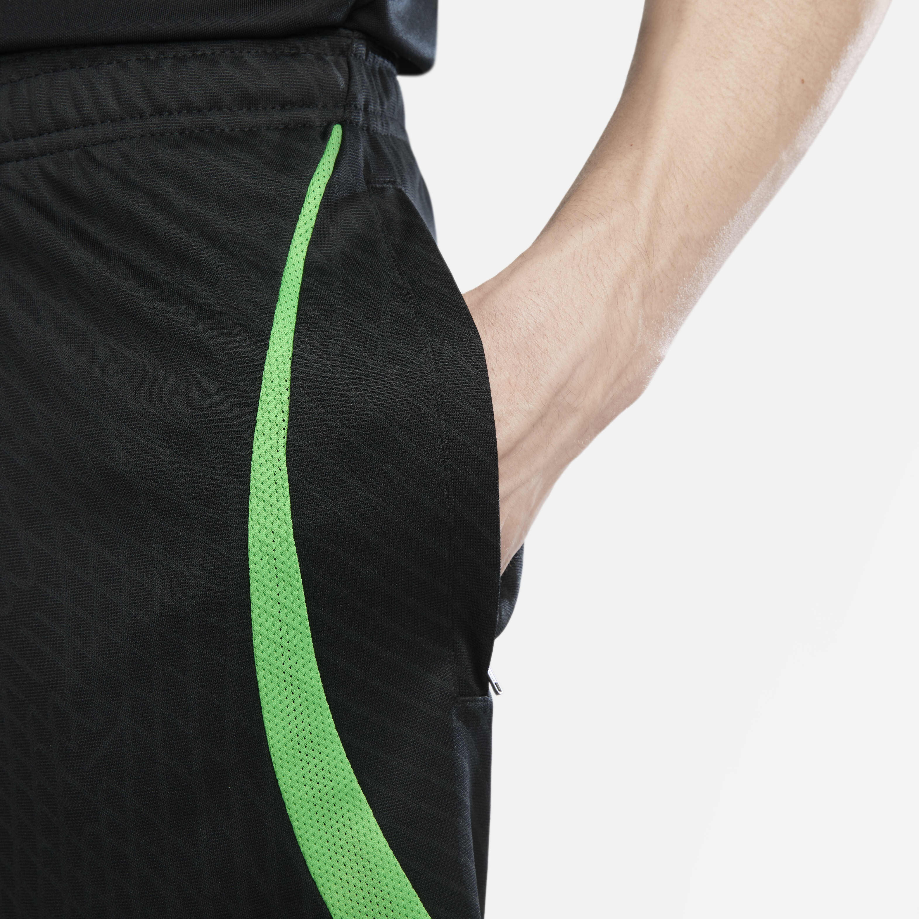 Liverpool F.C. Strike image number 3