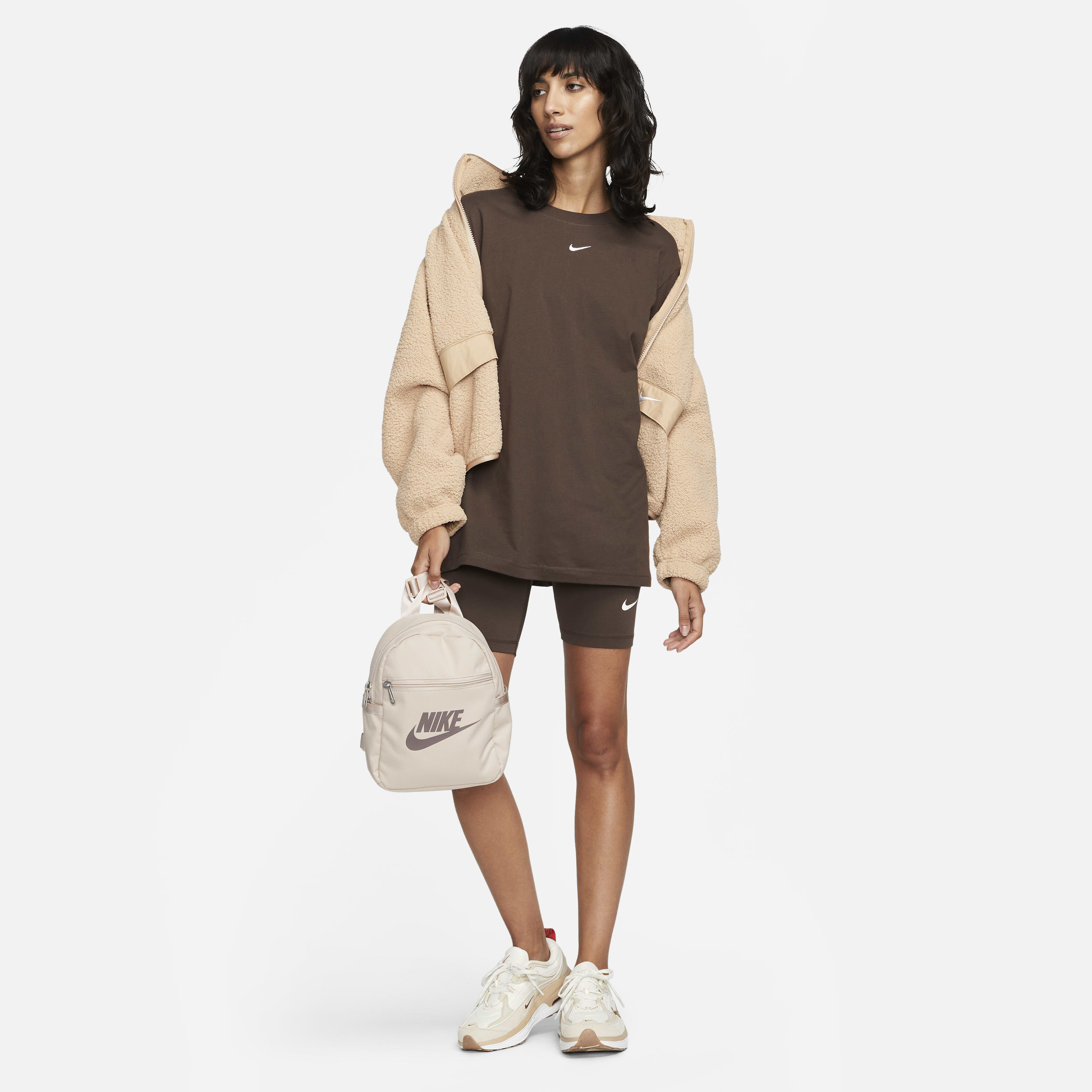 Nike Sportswear Essential image number 4