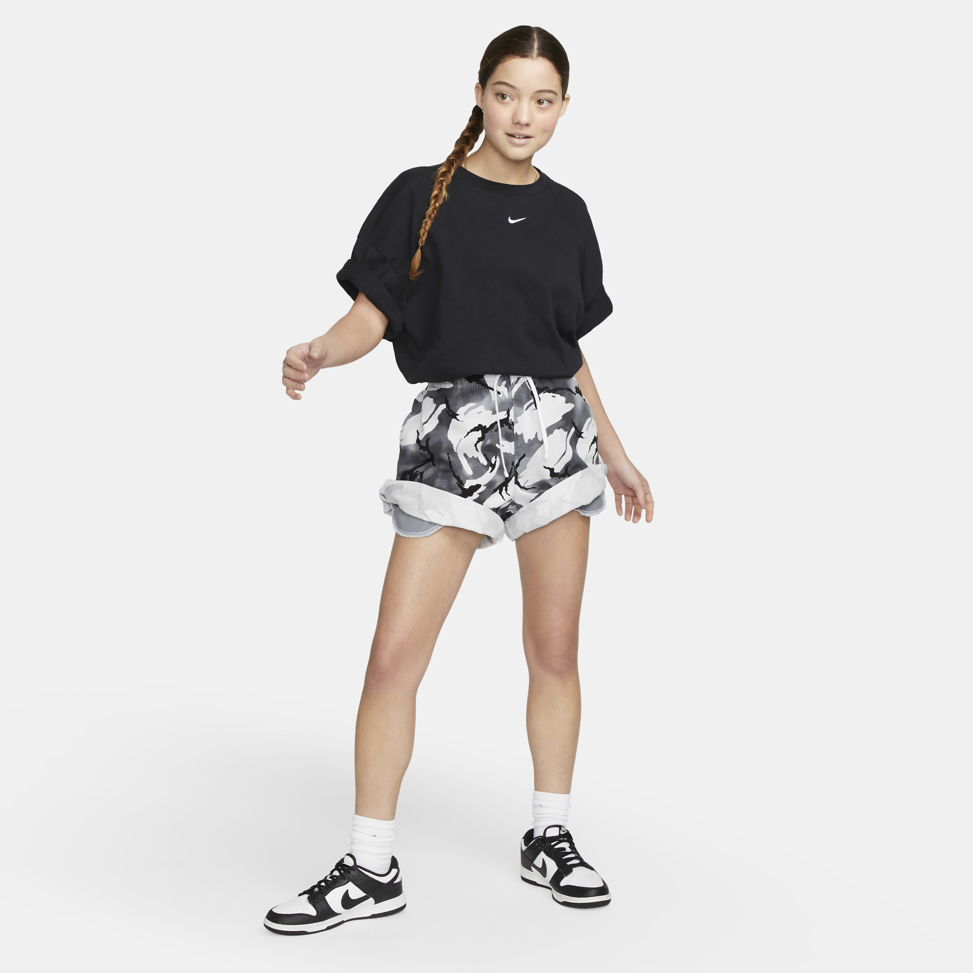 Nike Sportswear Essential image number 4