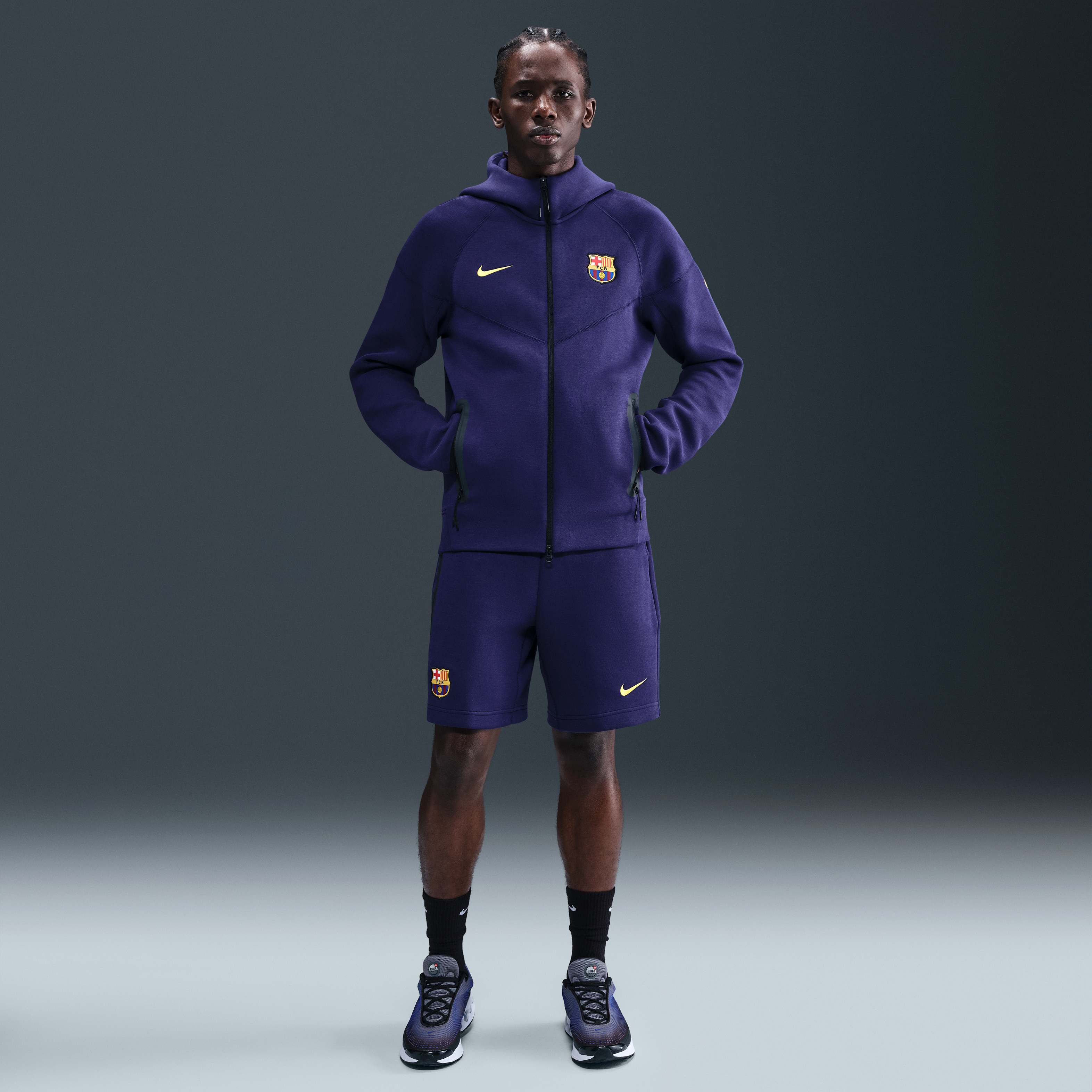 برشلونة تك ويندرانر image number 3