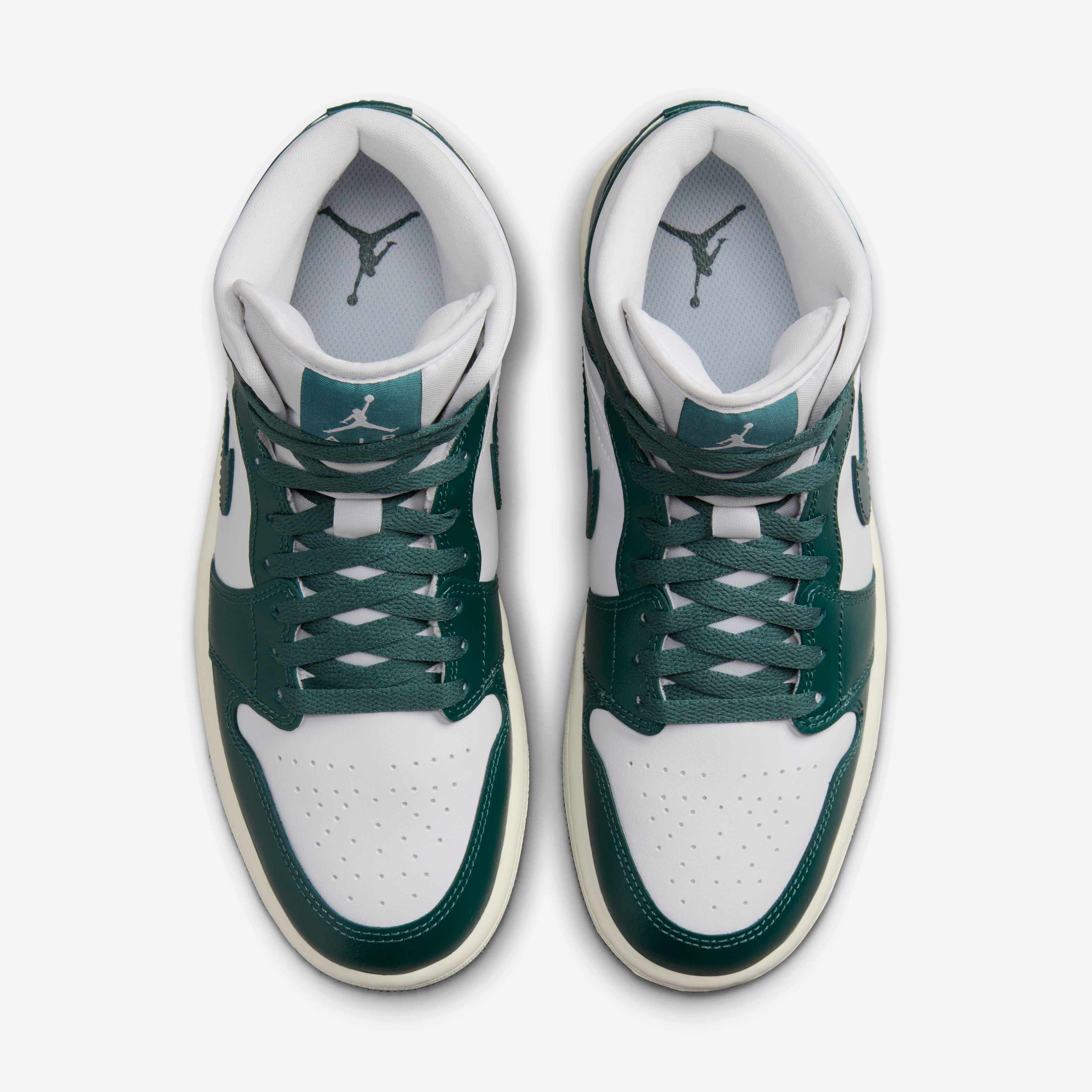 Air Jordan 1 Mid Shoes image number 3