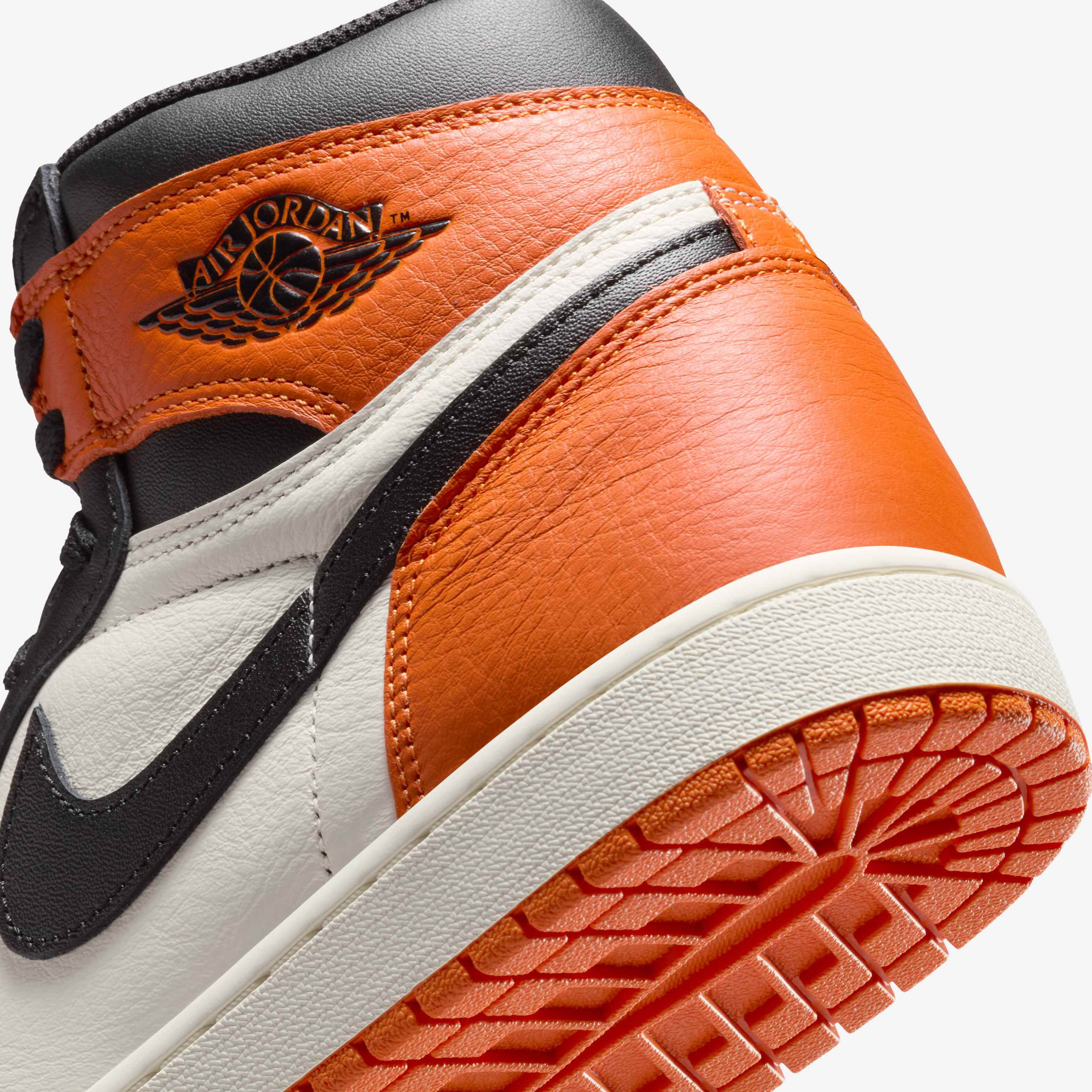 Air Jordan 1 Retro High OG image number 8