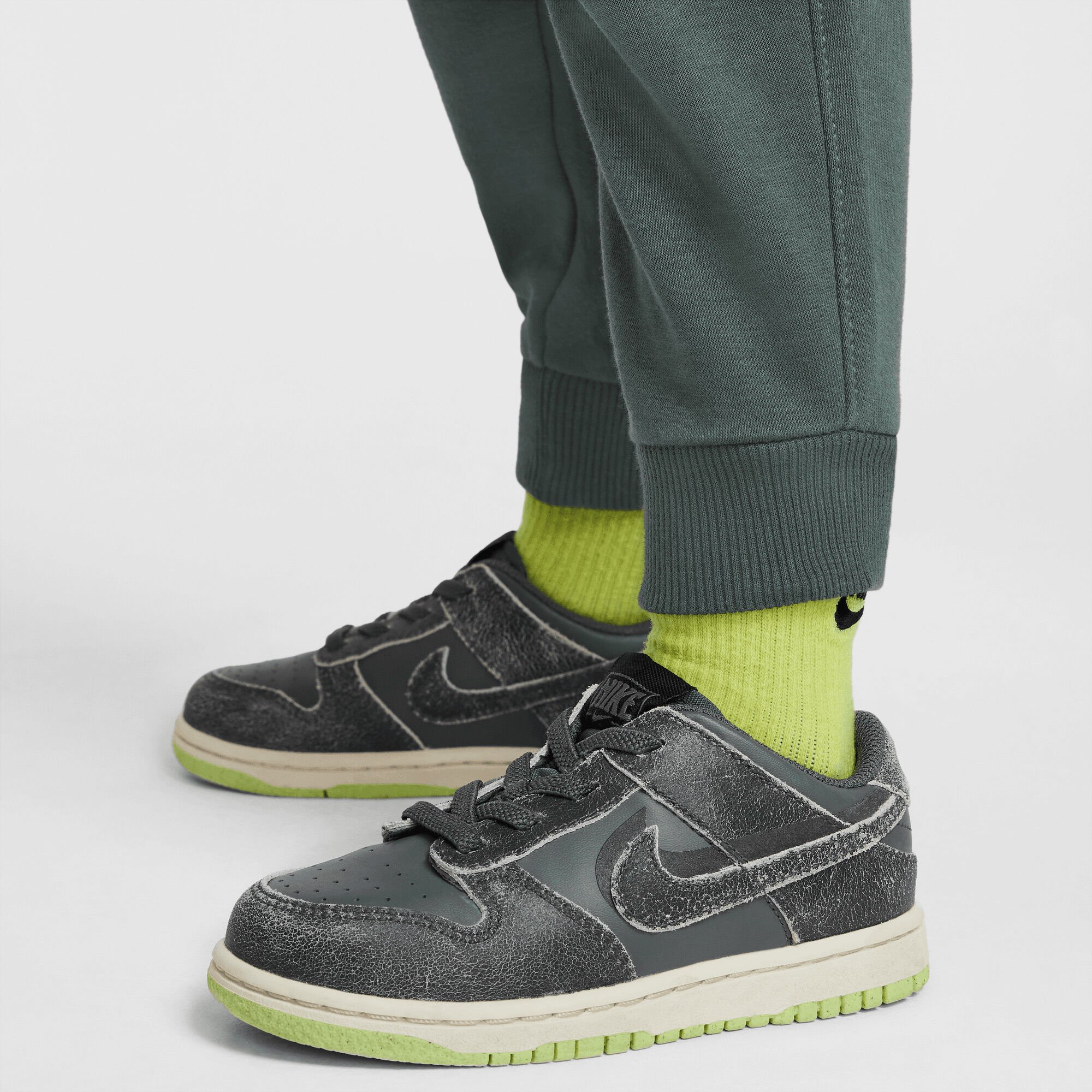 Nike Sportswear "Express Yourself" image number 3