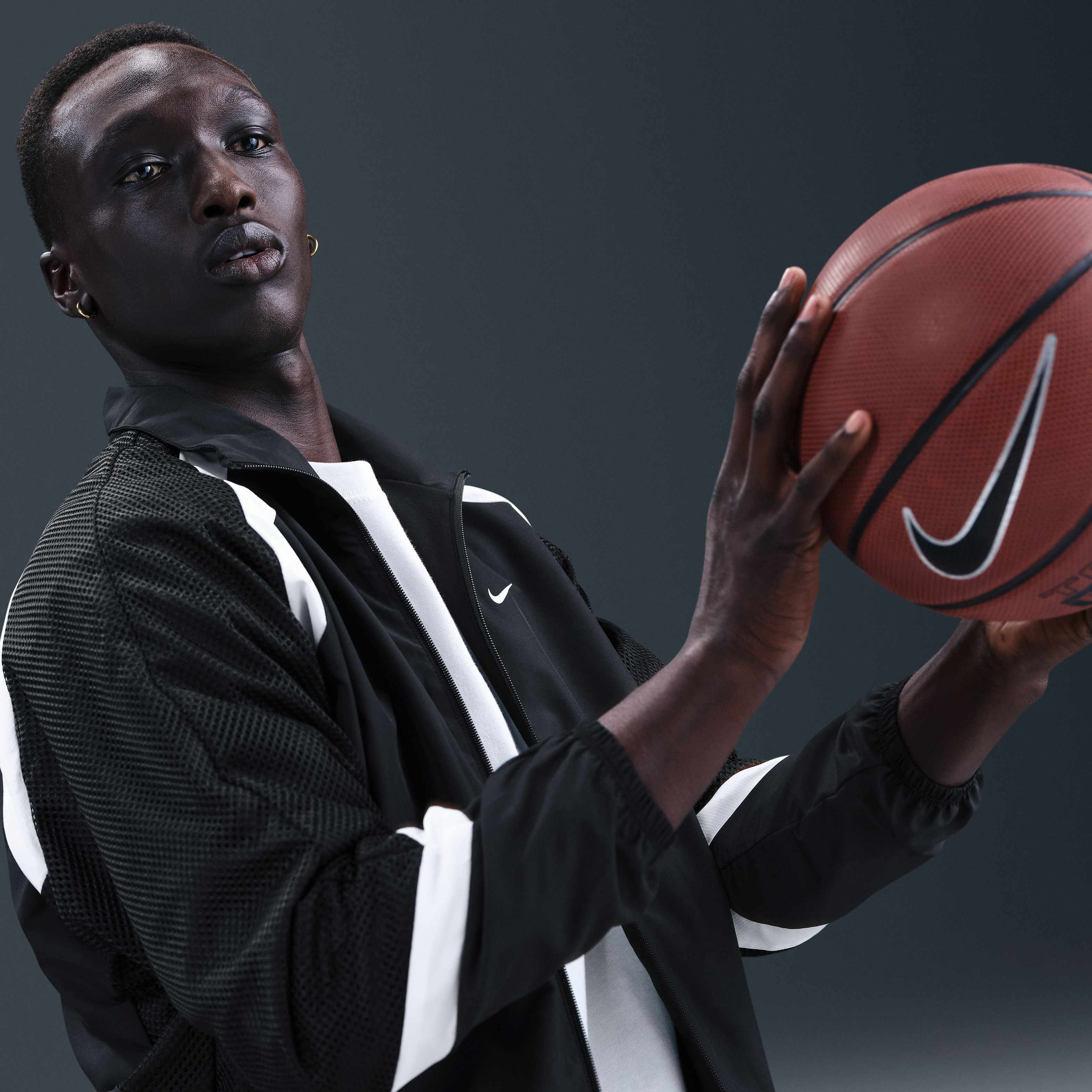 Nike Icon image number 2