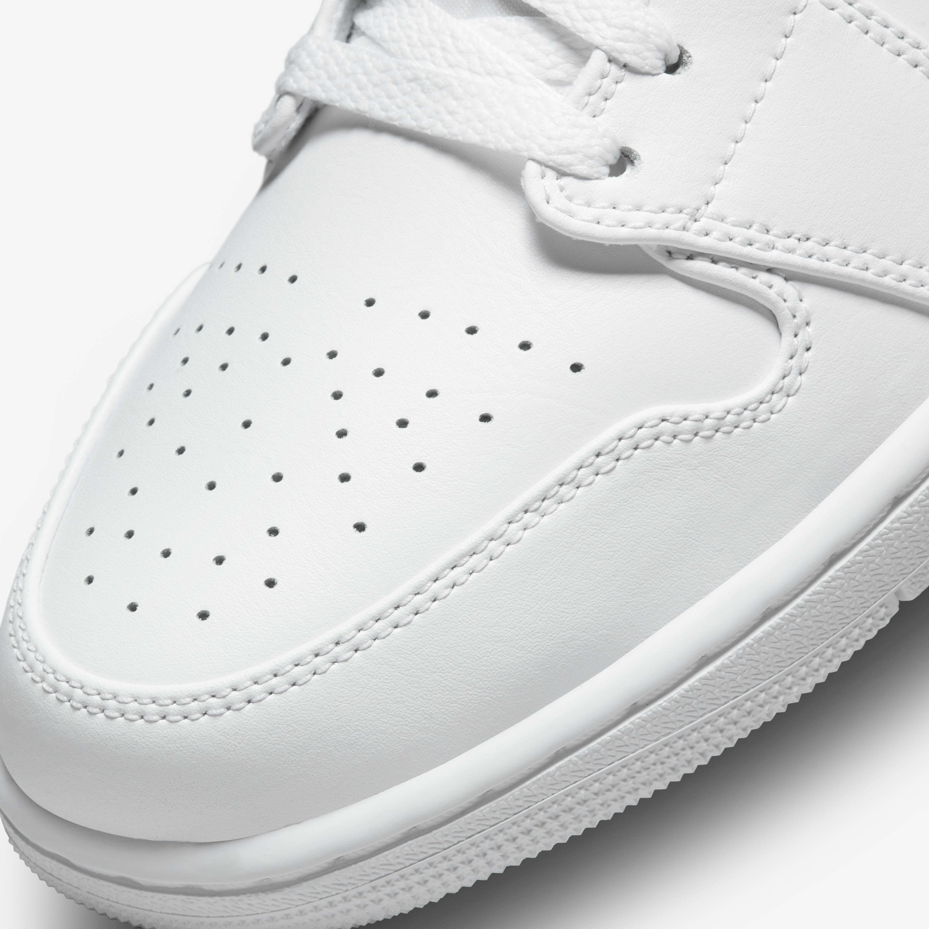 Buy Air Jordan 1 Low Men s Shoes Nike UAE Official