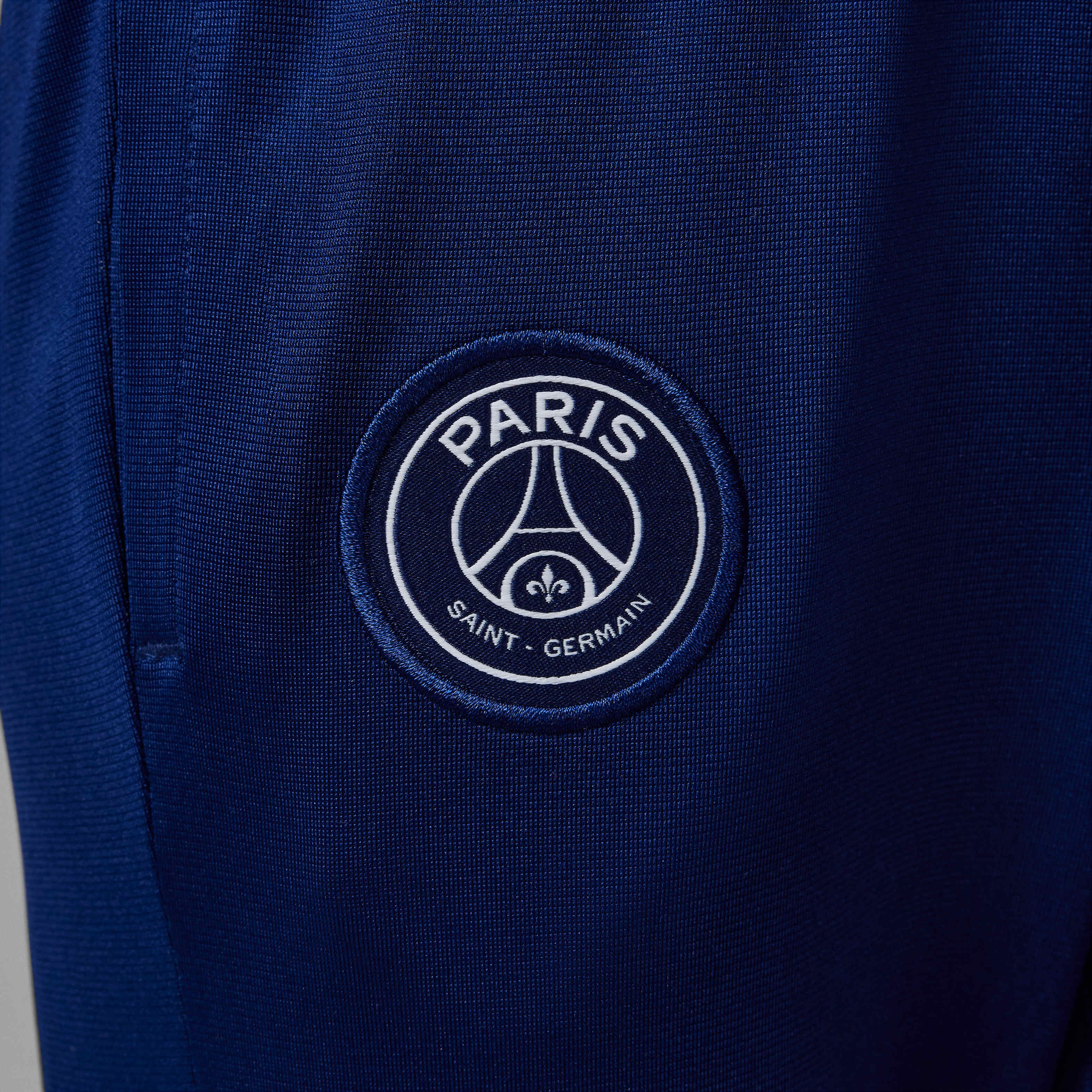 Paris Saint-Germain Strike Fourth image number 10