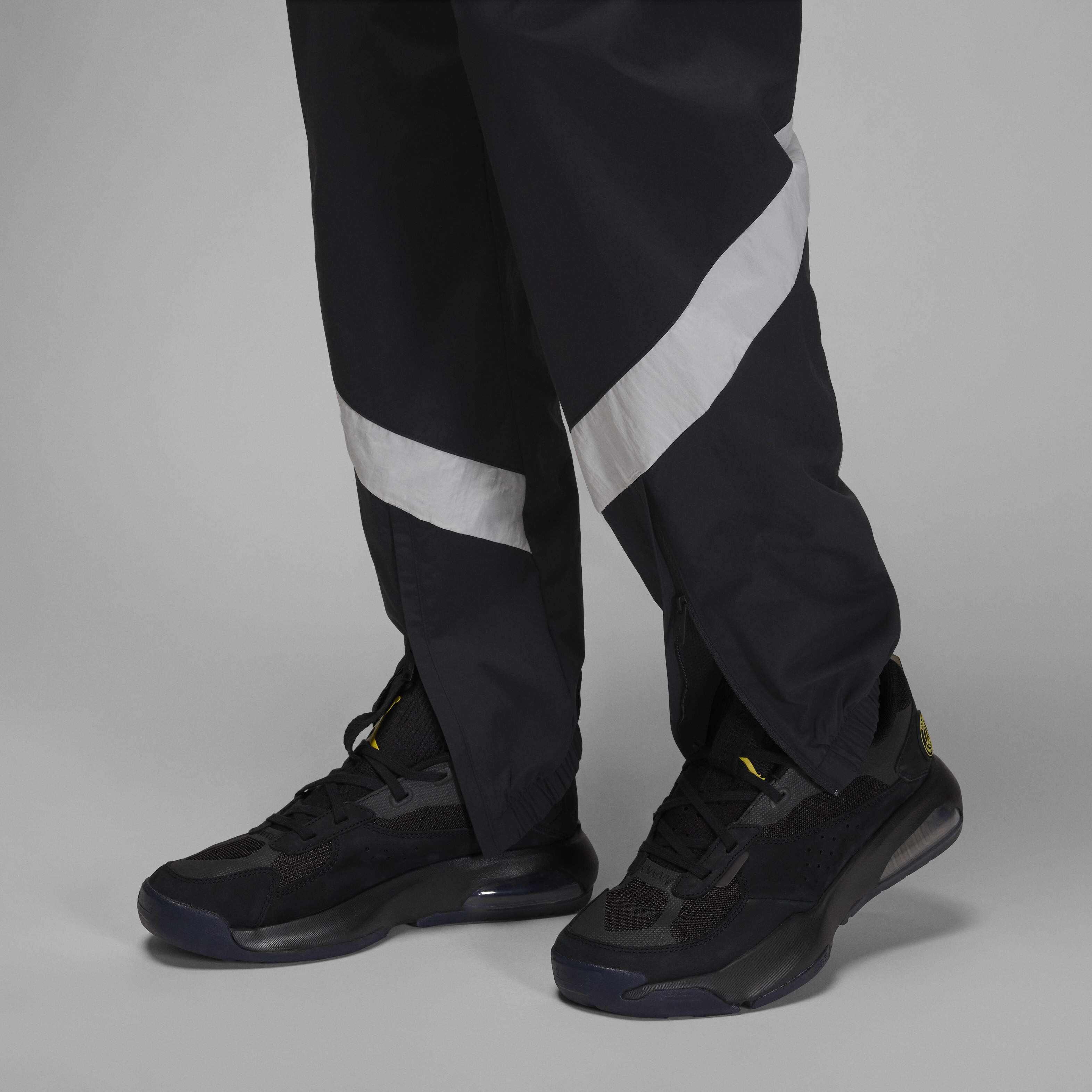 ◆正規品◆NIKE PSG WOVEN PANTS OFF NOIR◆関税/送料込◆人気◆ Paris Saint-Germain Men's Woven Pants. Nike JP