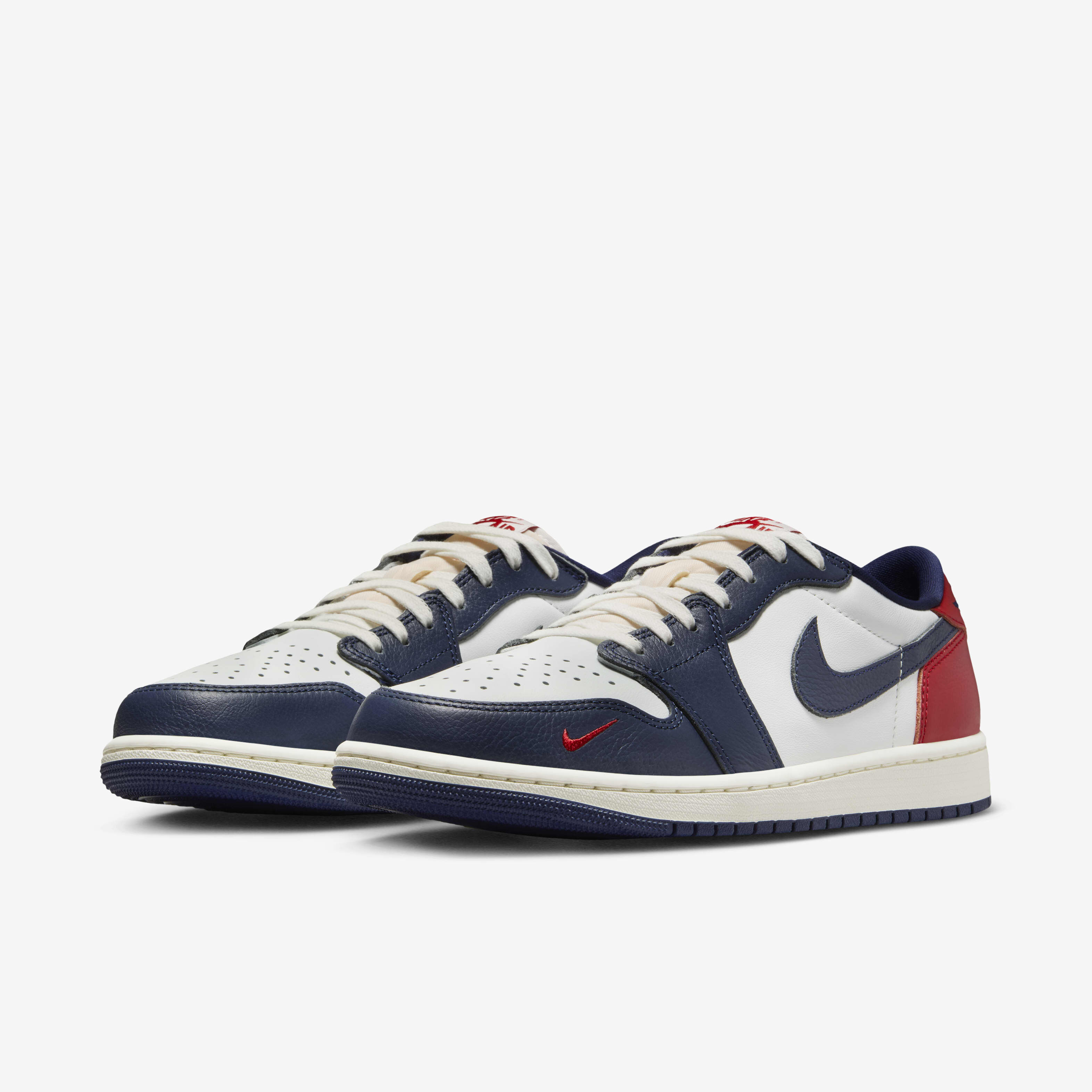 Air Jordan 1 Retro Low 'Gym Red & Midnight Navy' image number 4