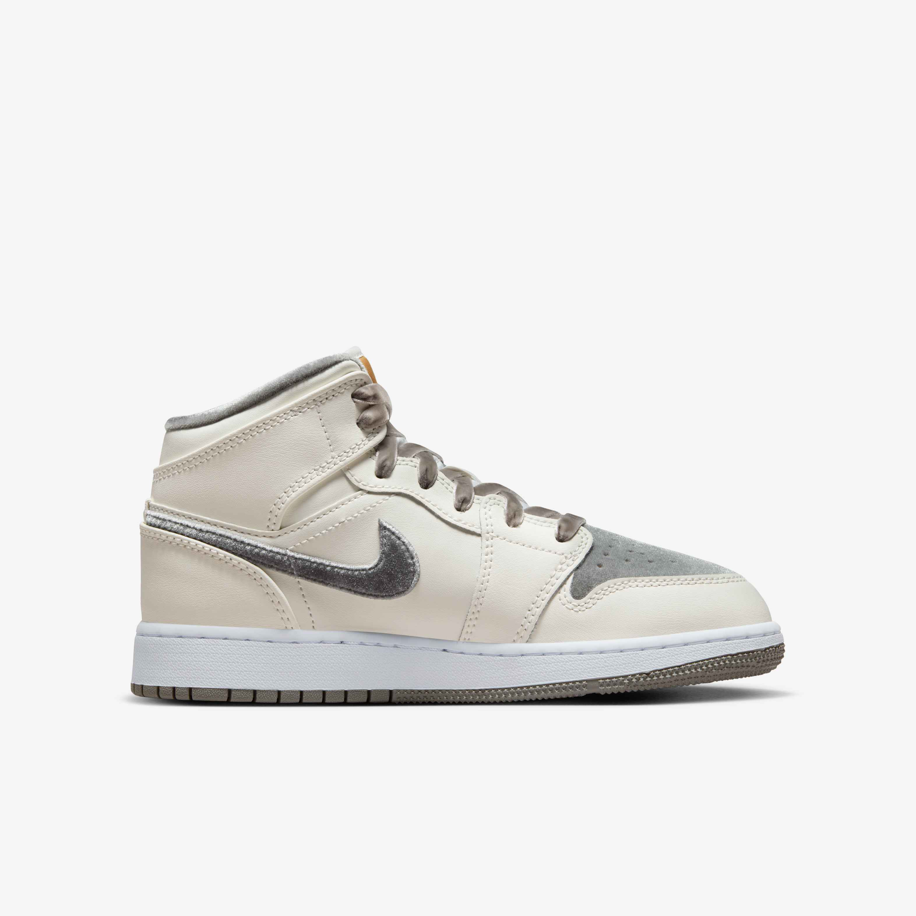 Air Jordan 1 Mid SE image number 2