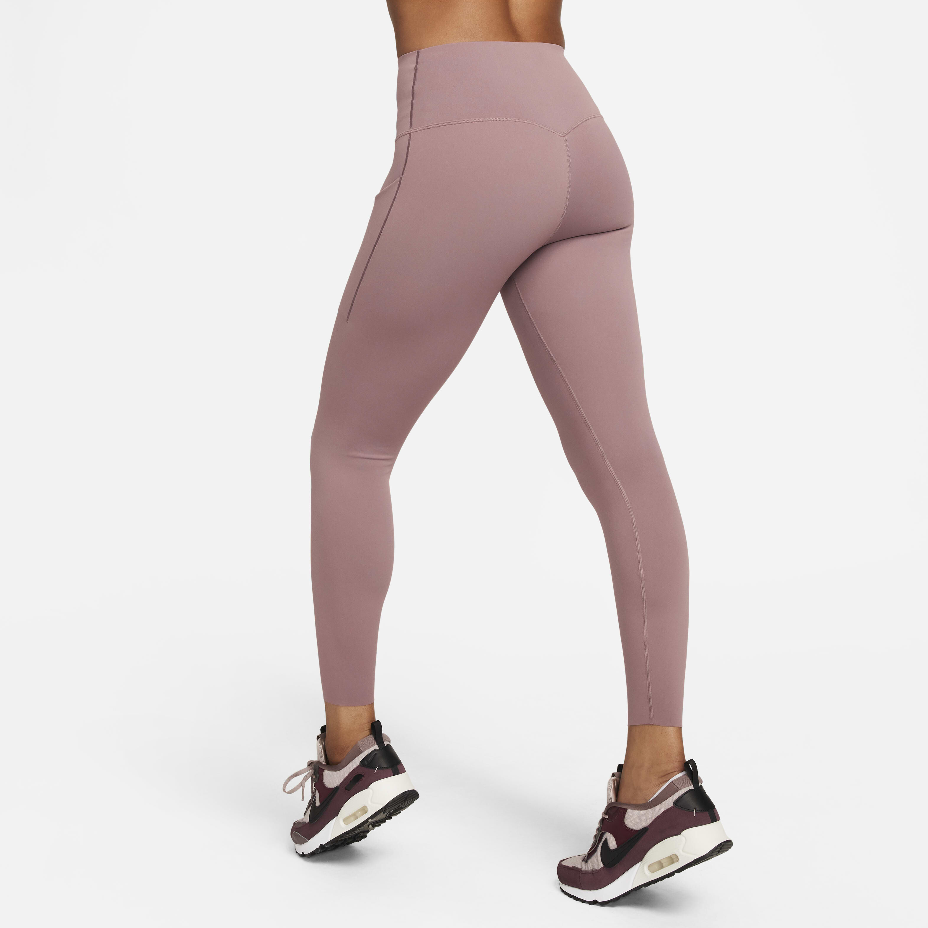 نايكي يونيفيرسا image number 1