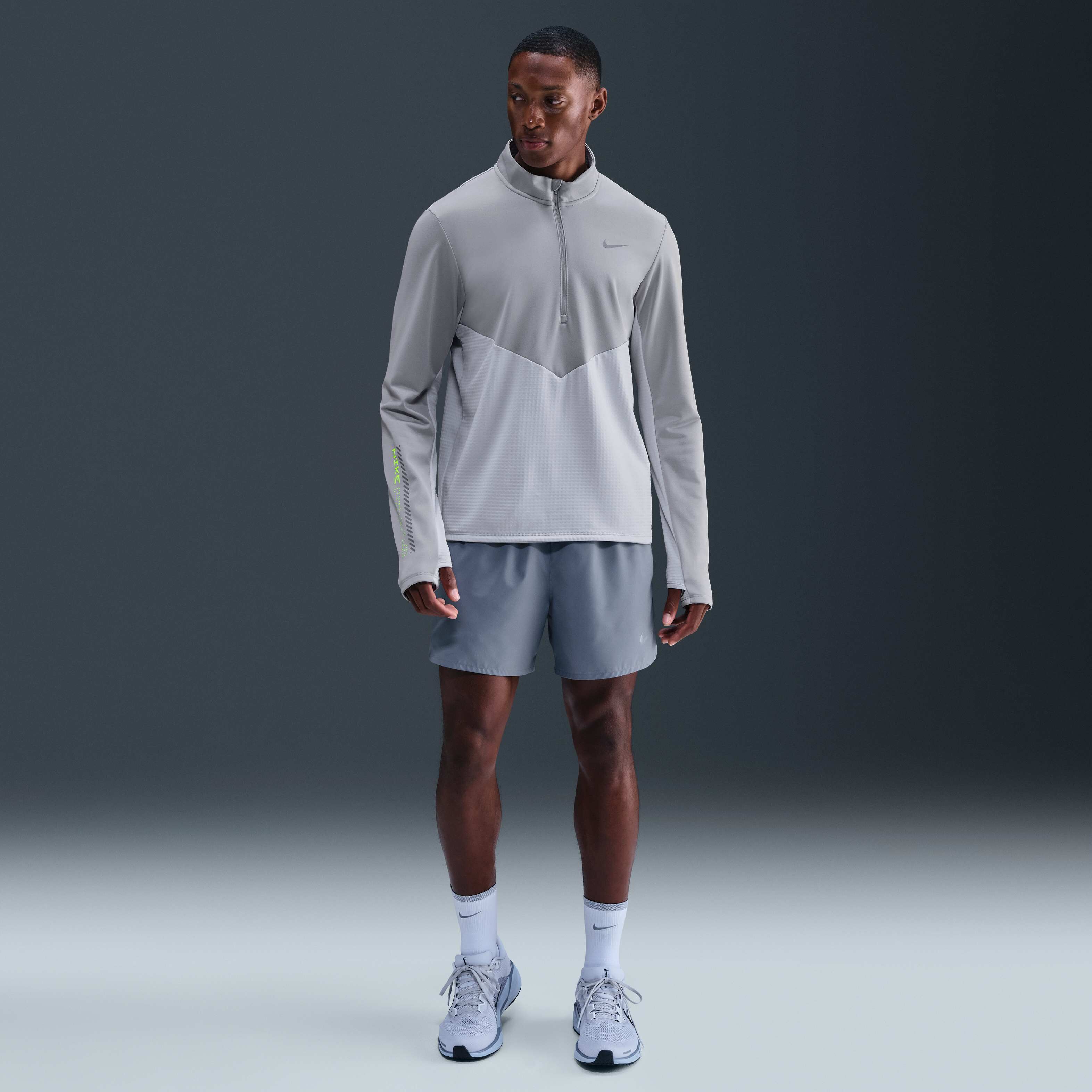 نايكي بيسر image number 3