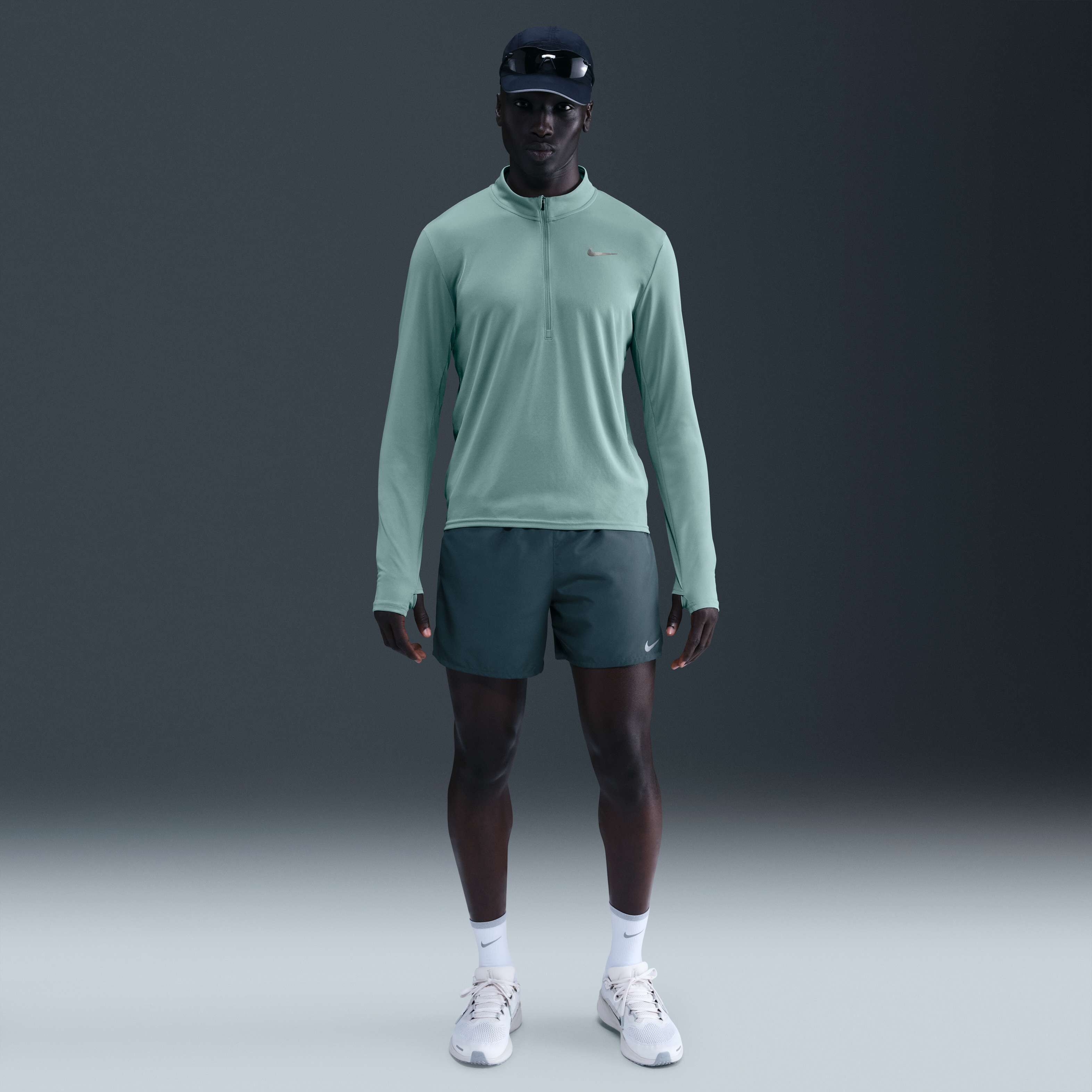 نايكي بيسر image number 3