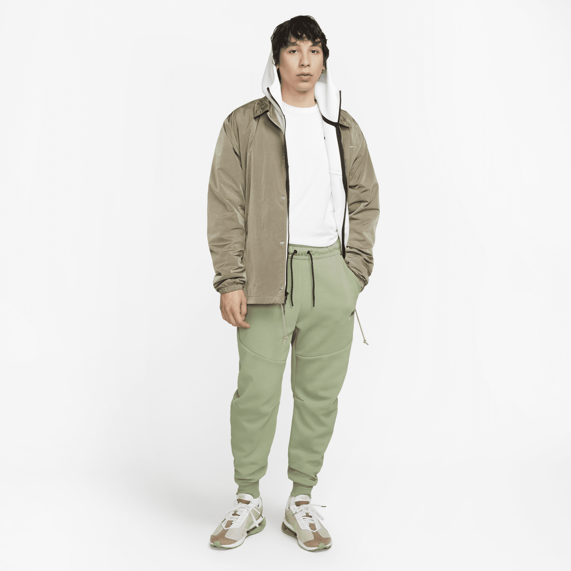 Graphic joggers nike sportswear 2025