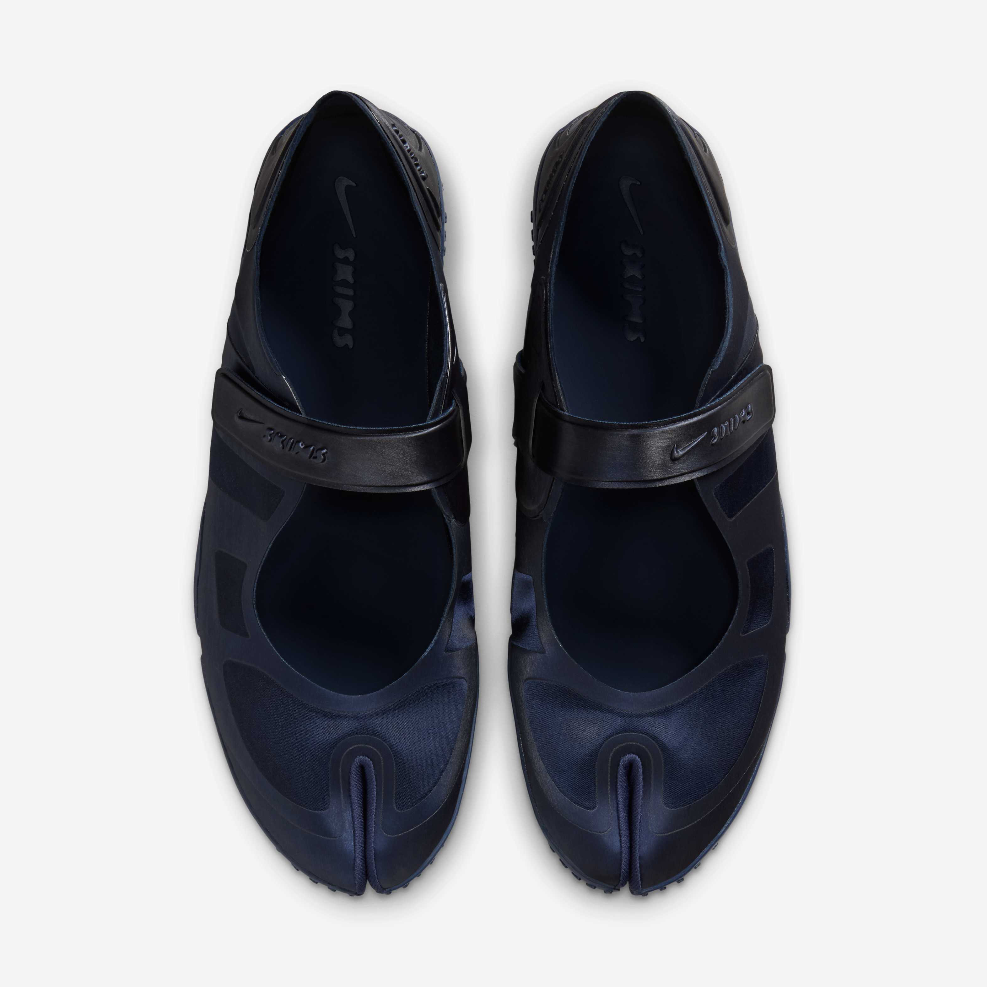 NikeSKIMS ريفت ساتين image number 3