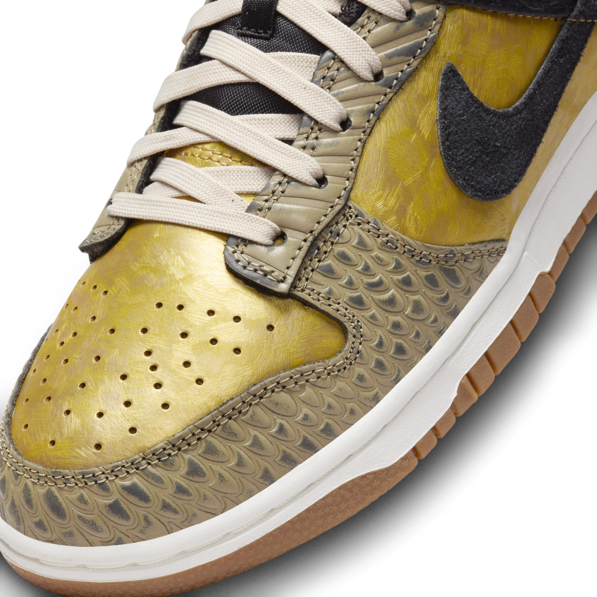 Gold deals nike shoes