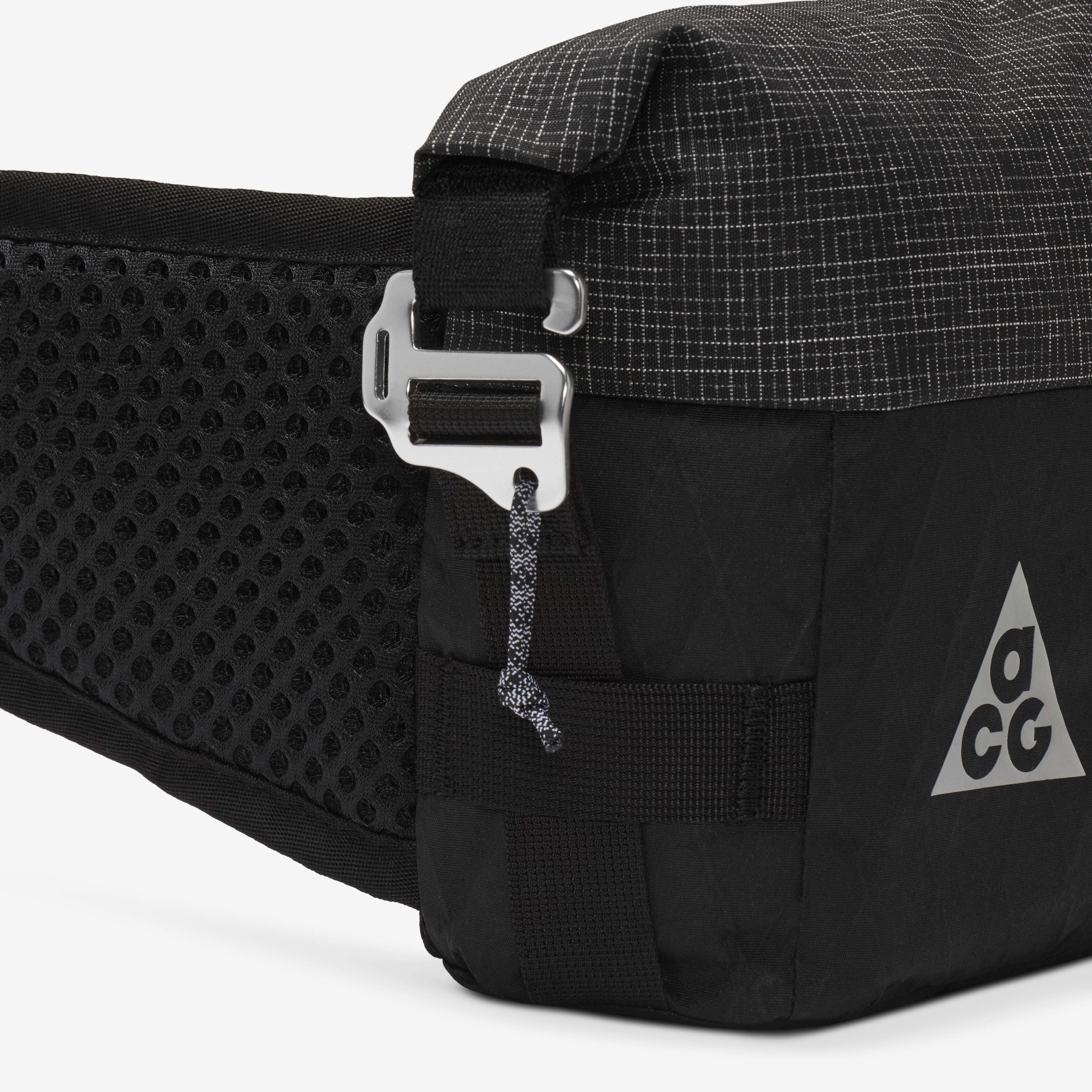 バッグ・カバンその他 Nike ACG Icen Fanny Pack 3L DV4051-011 Nike ACG Aysen Hiking Fanny Pack 3L Black Black Metallic