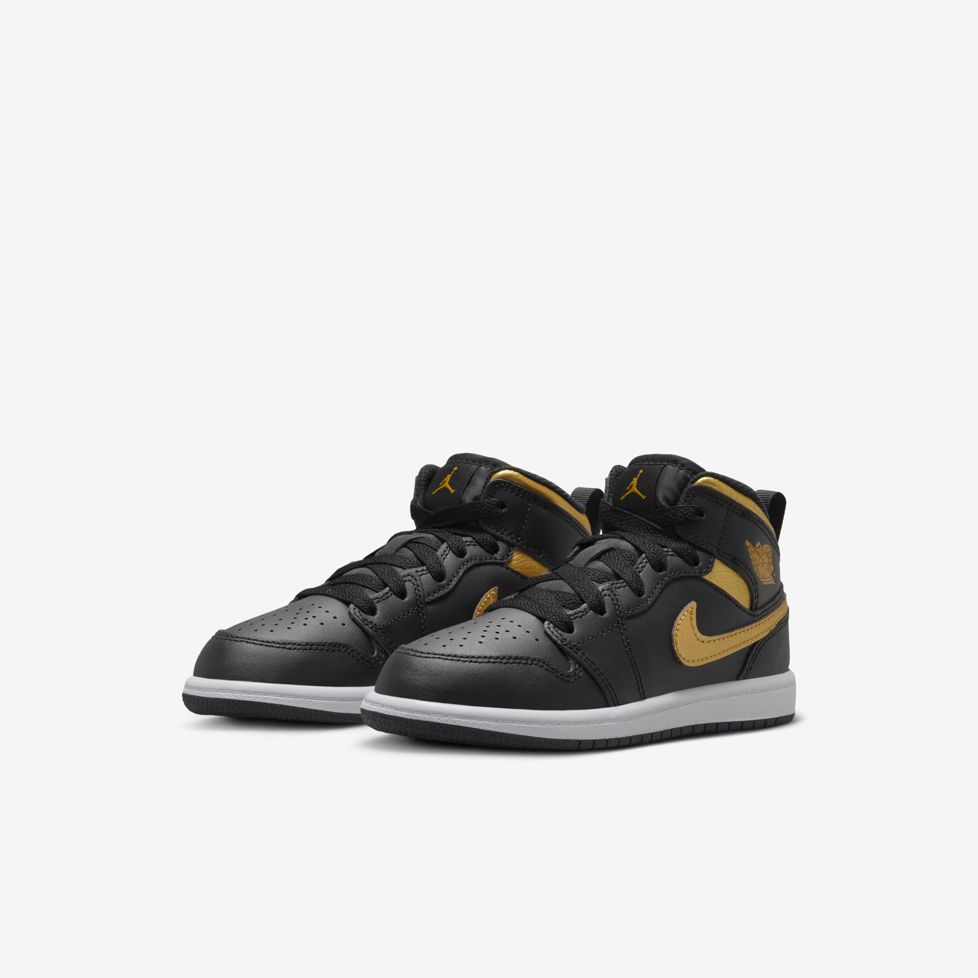 Youth jordans on sale hot sale