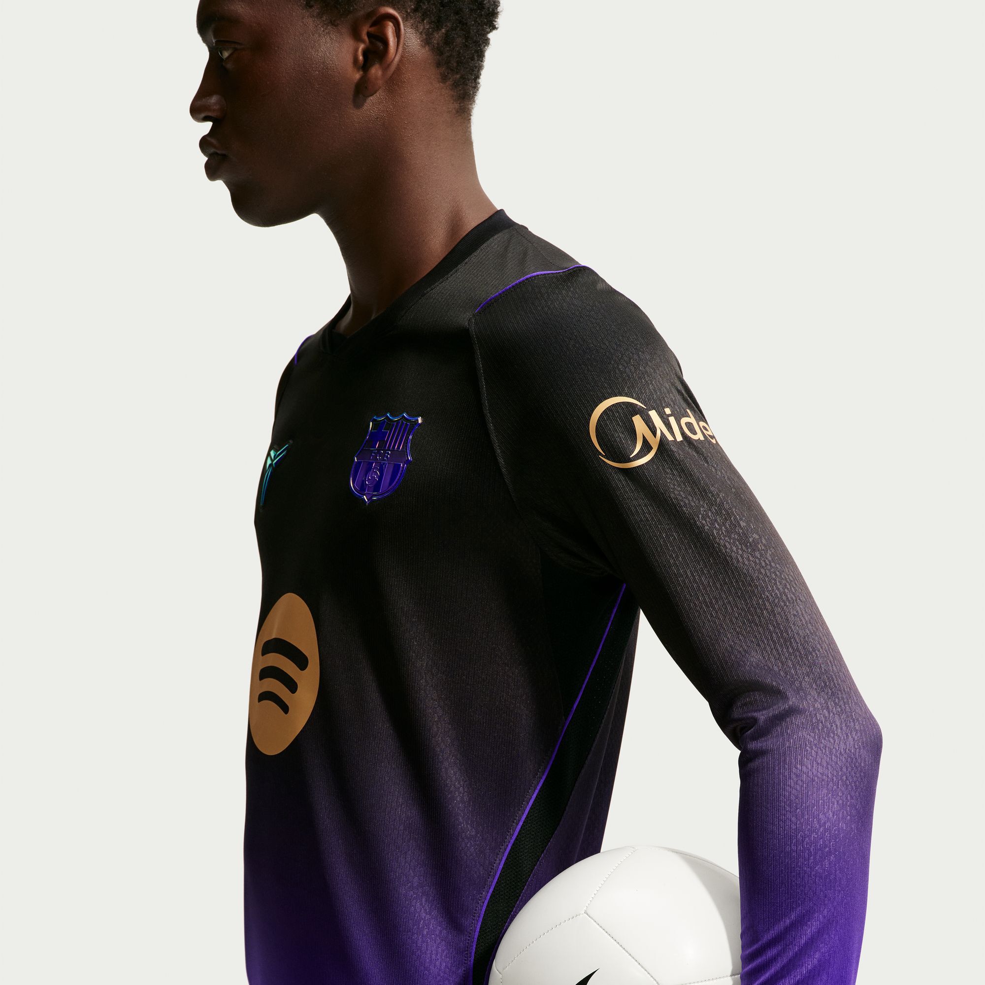 F.C. Barcelona 2026/27 Stadium Away image number 7