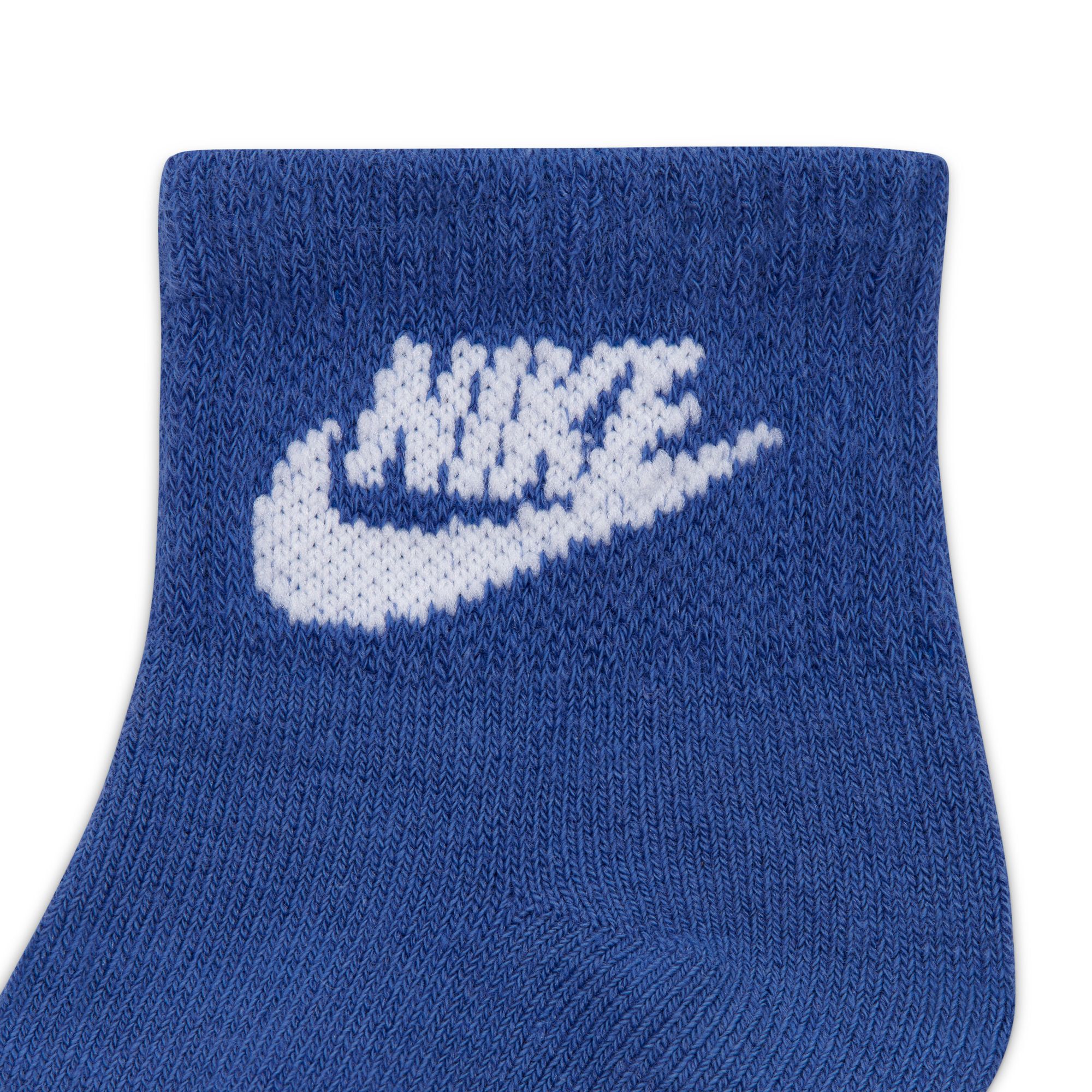 Nike Snow Day Grip Socks (3 Pairs) image number 1