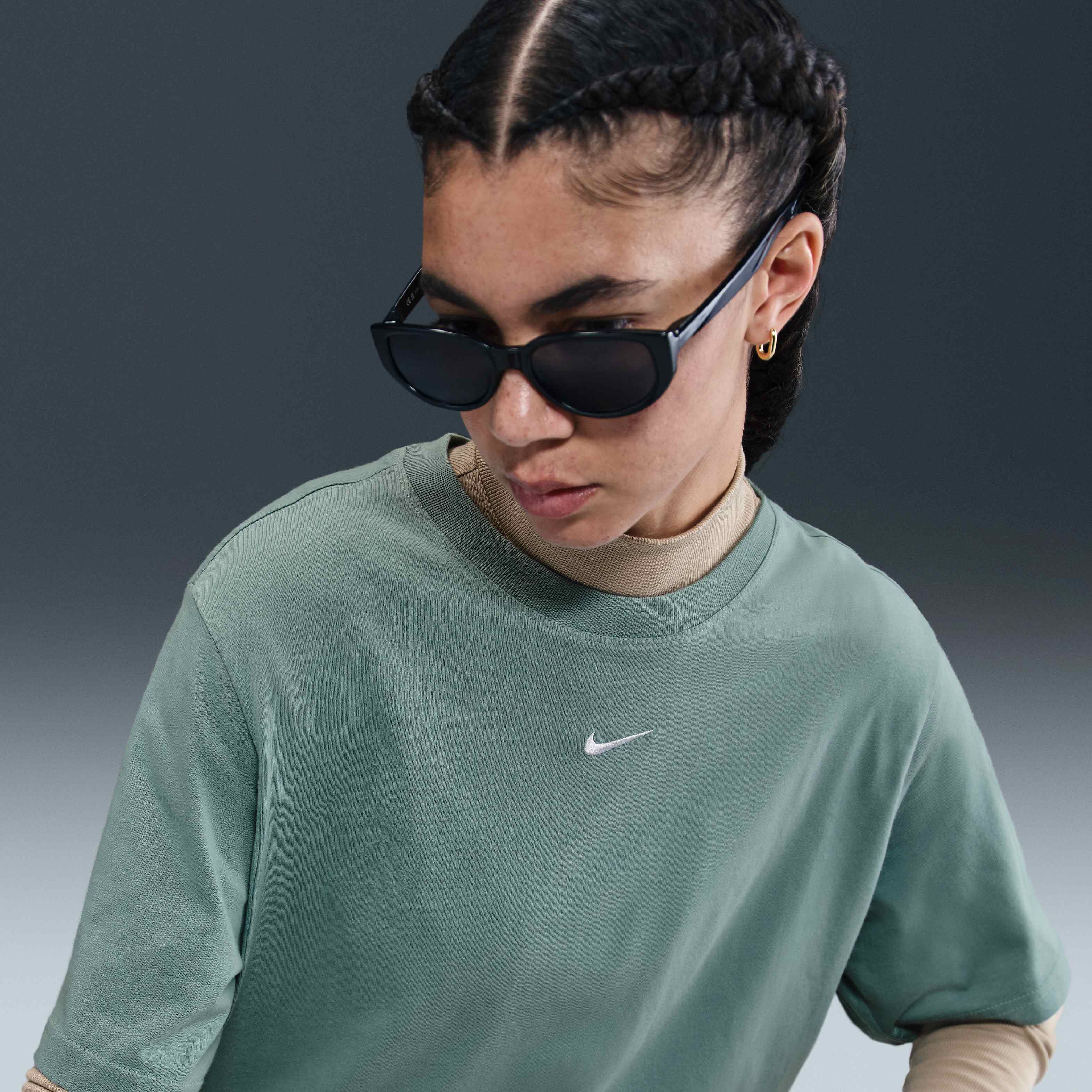 Nike Sportswear Essential image number 2