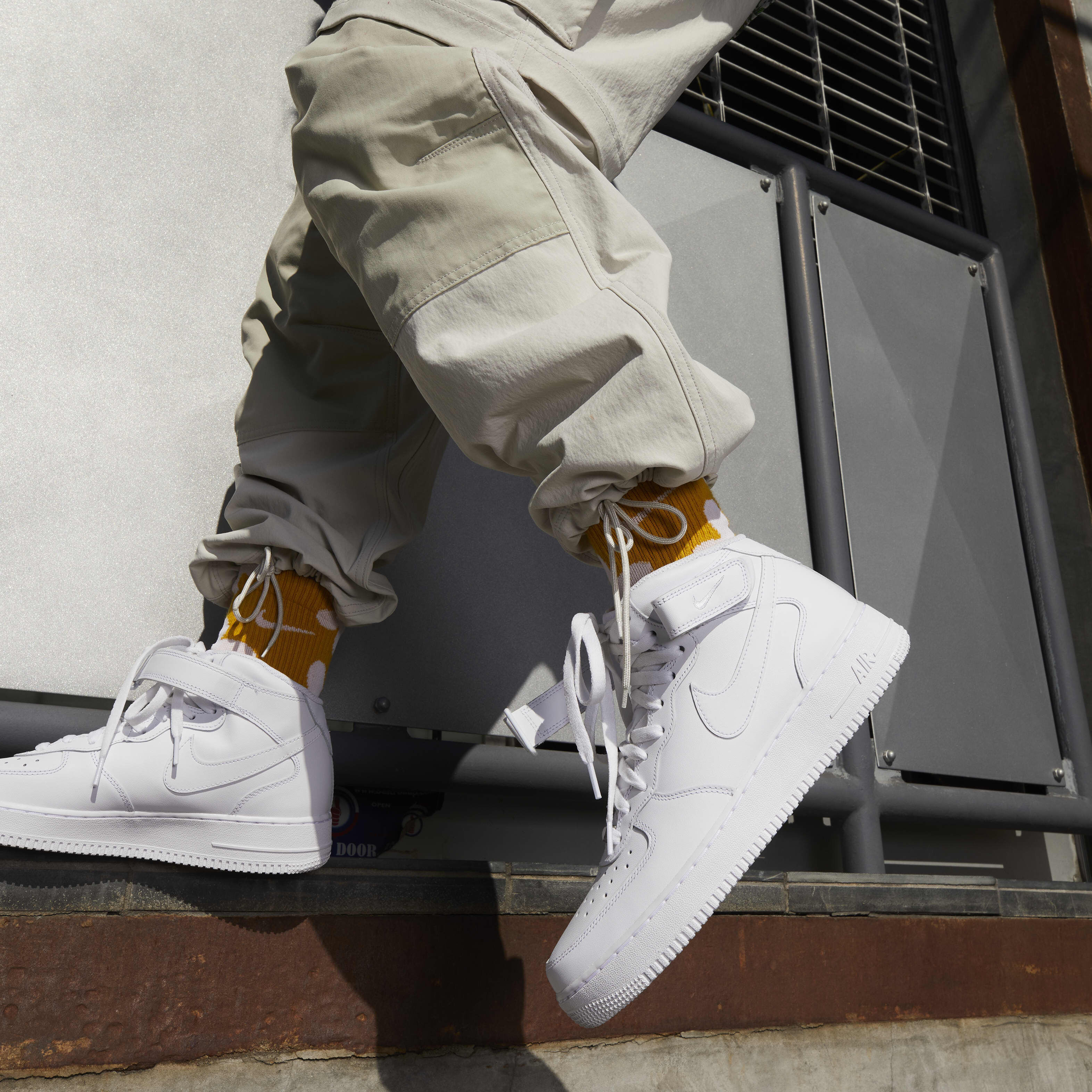 Nike air force 1 white mid mens sales