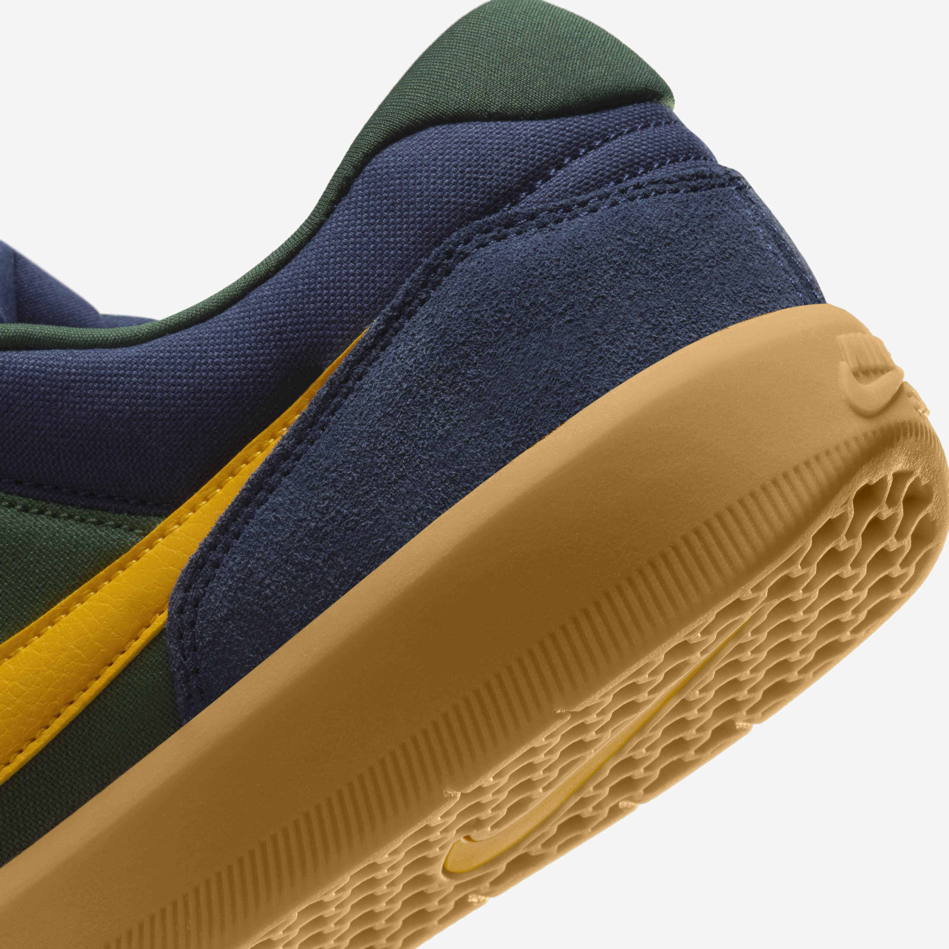Nike sb team classic trainers in yellow discount