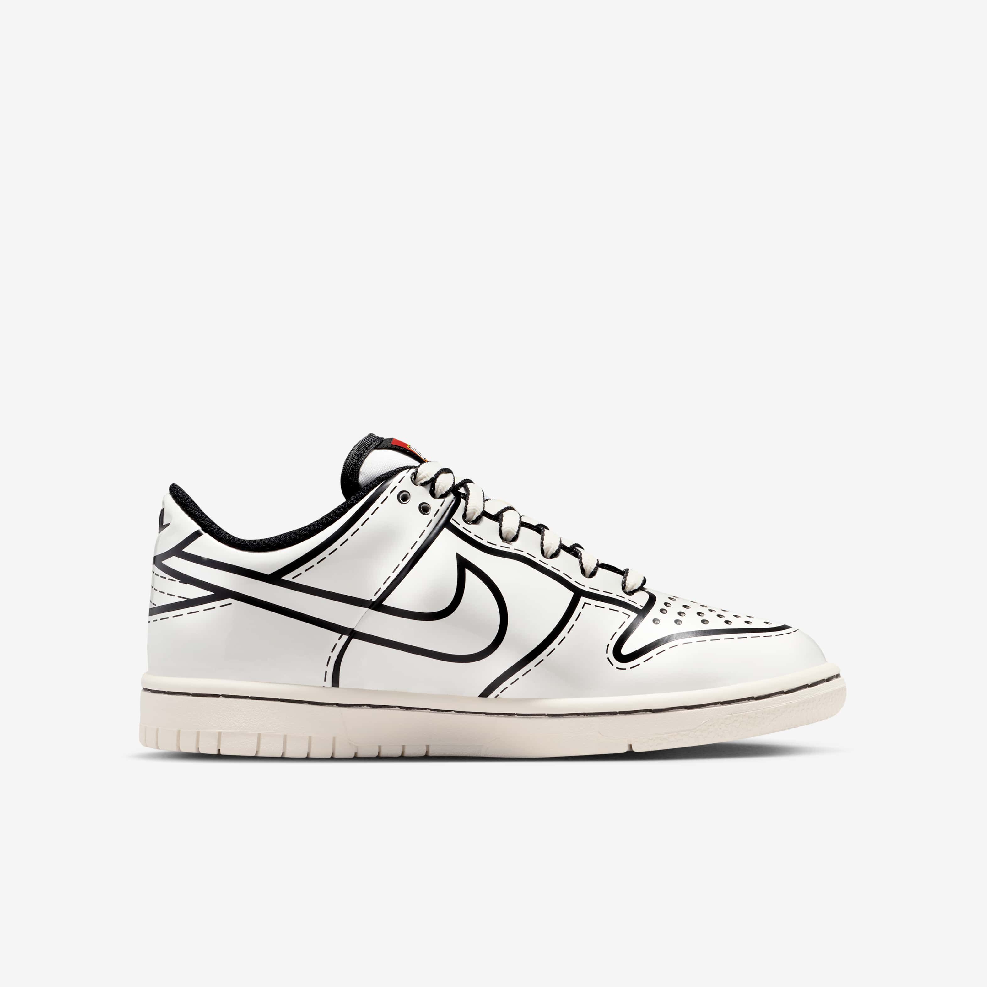 Nike Dunk Low x LEGO&reg; Collection image number 2